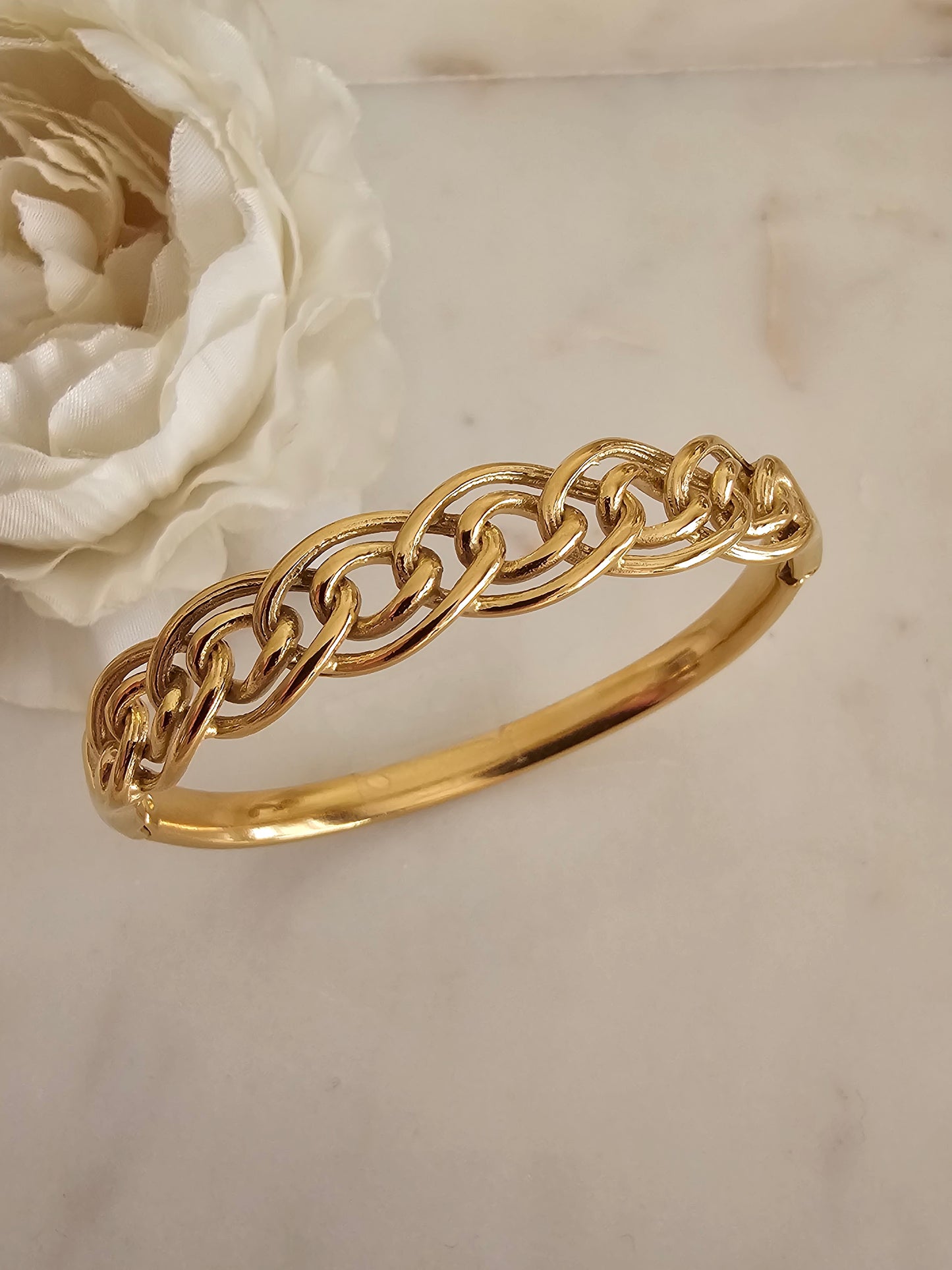 RAYANA BANGLE