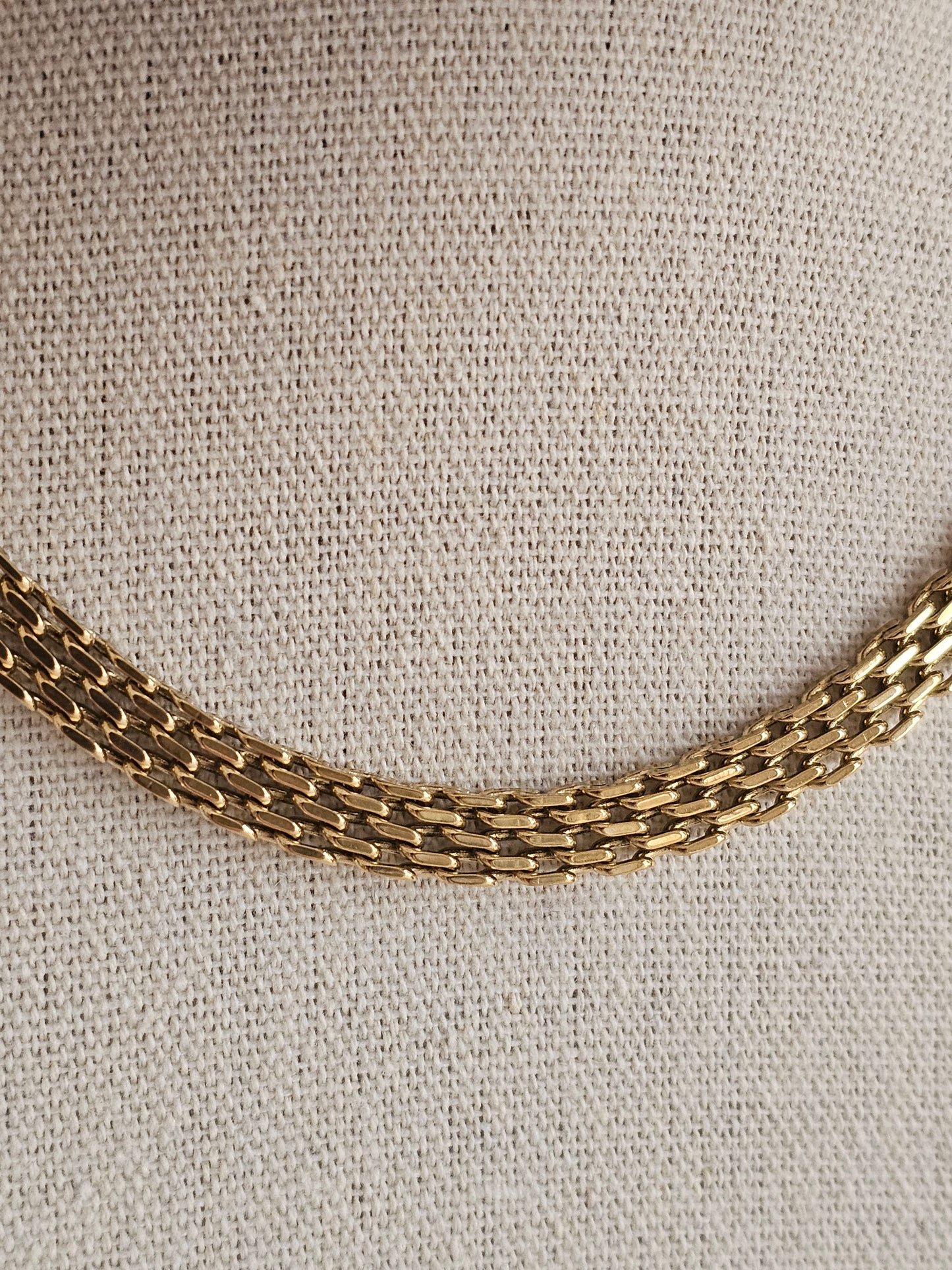 SILA NECKLACE