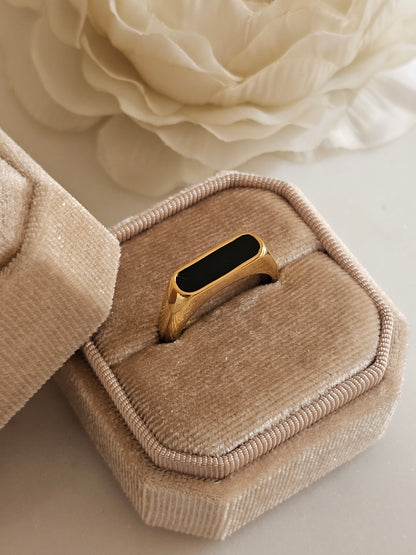 MAYAR BLACK SHELL RING