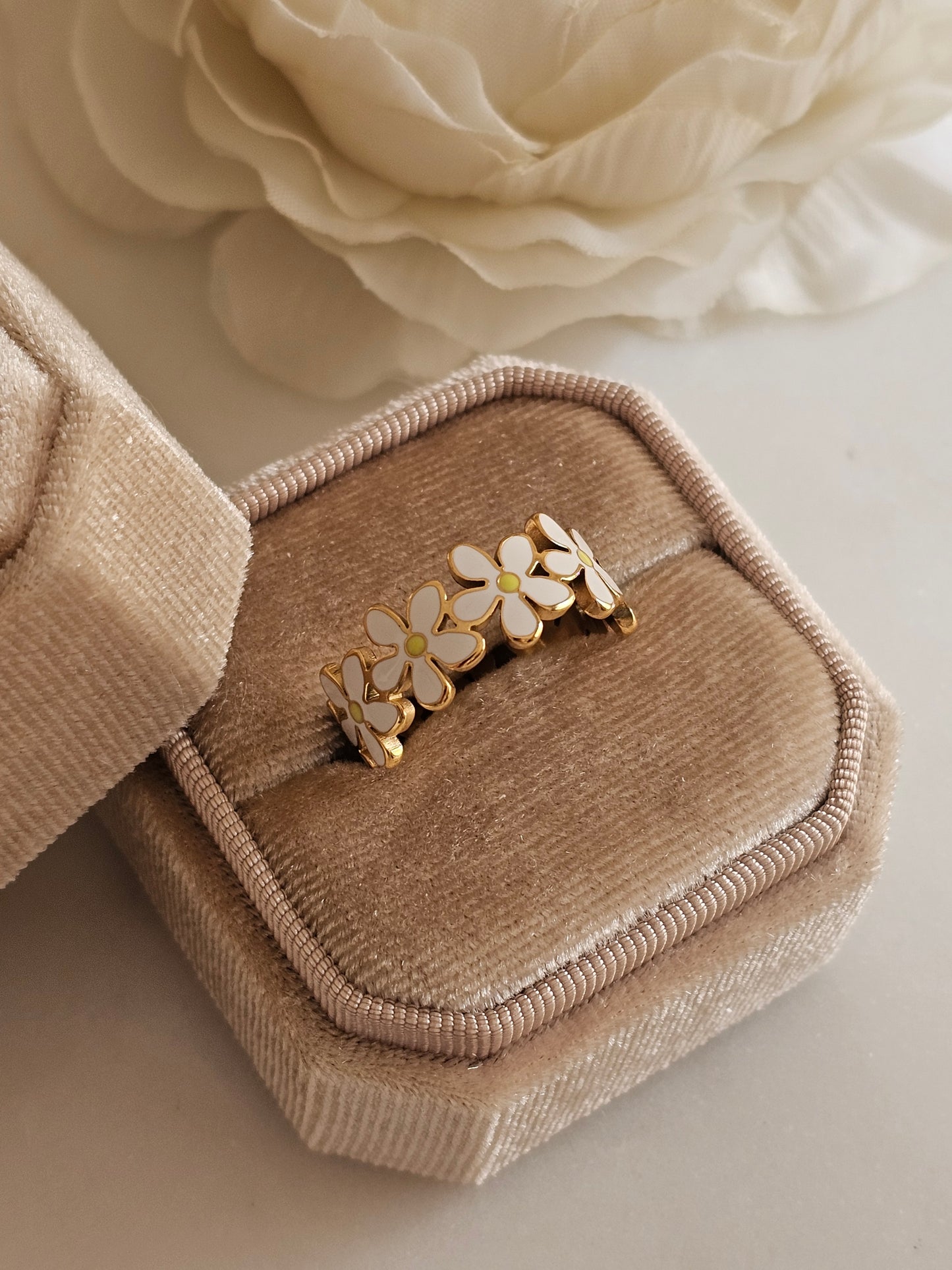 TASMINA FLOWER RING