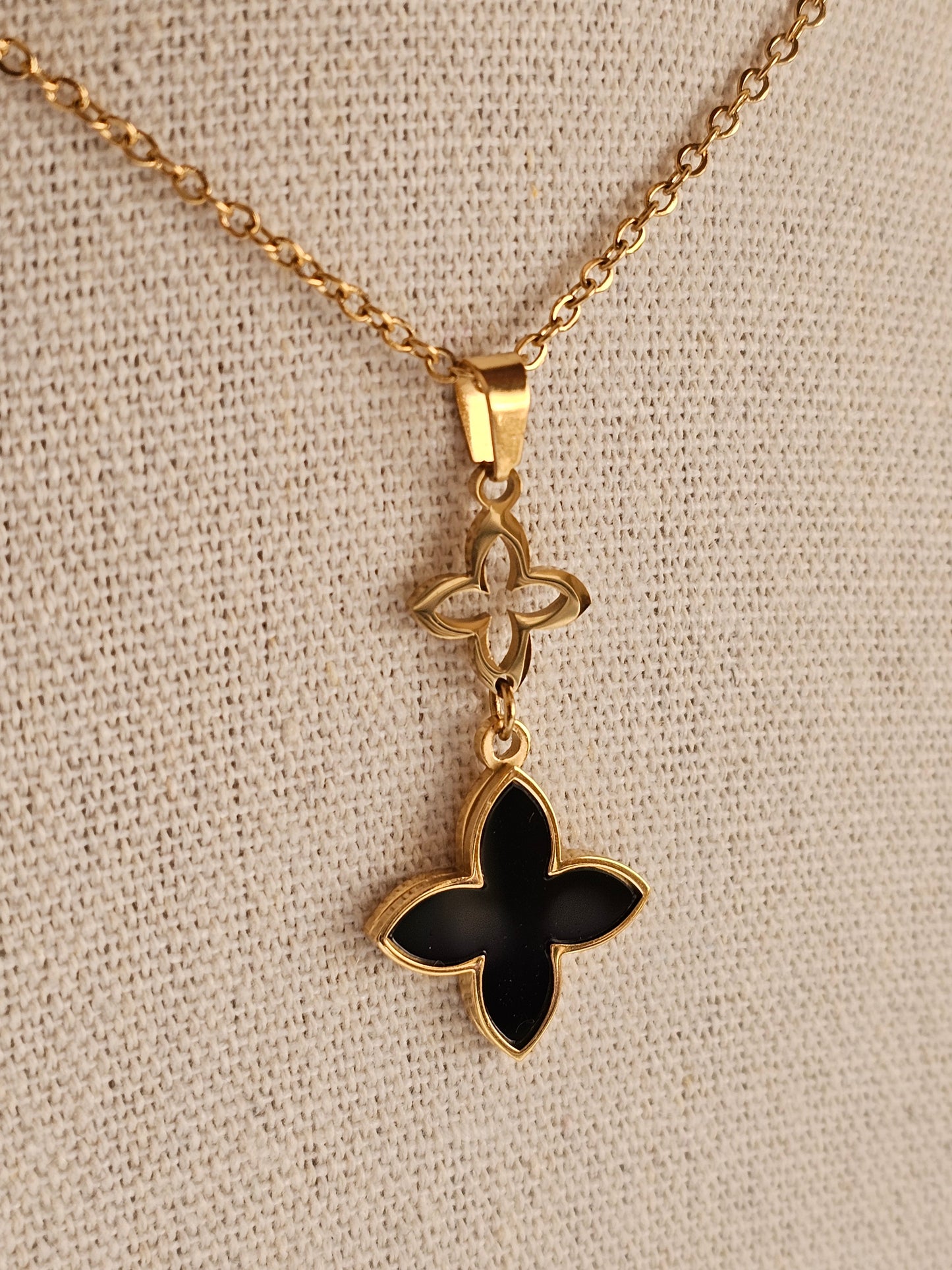 ELSIE CLOVER PENDANT NECKLACE