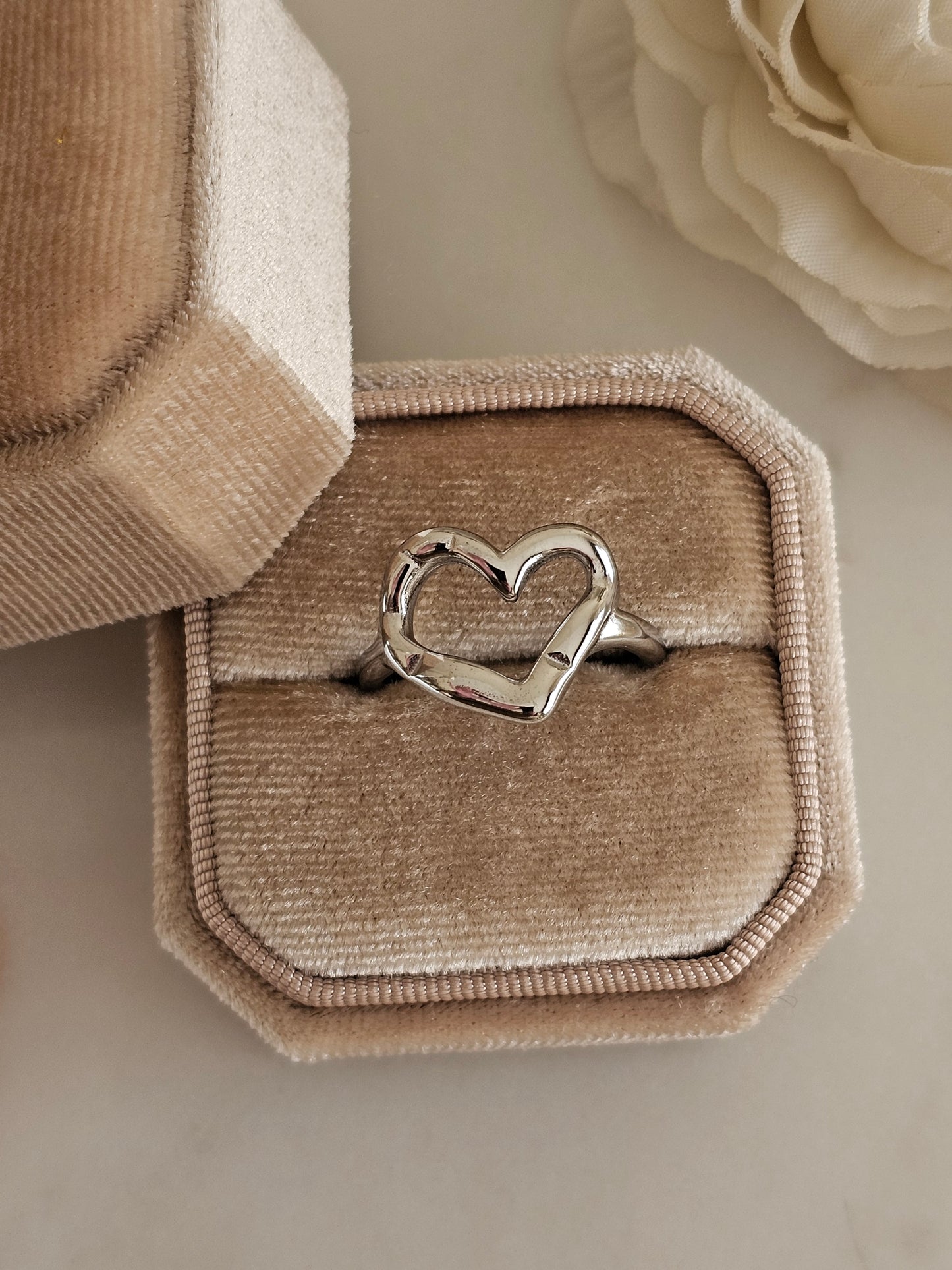 NADIRA VINTAGE HEART RING