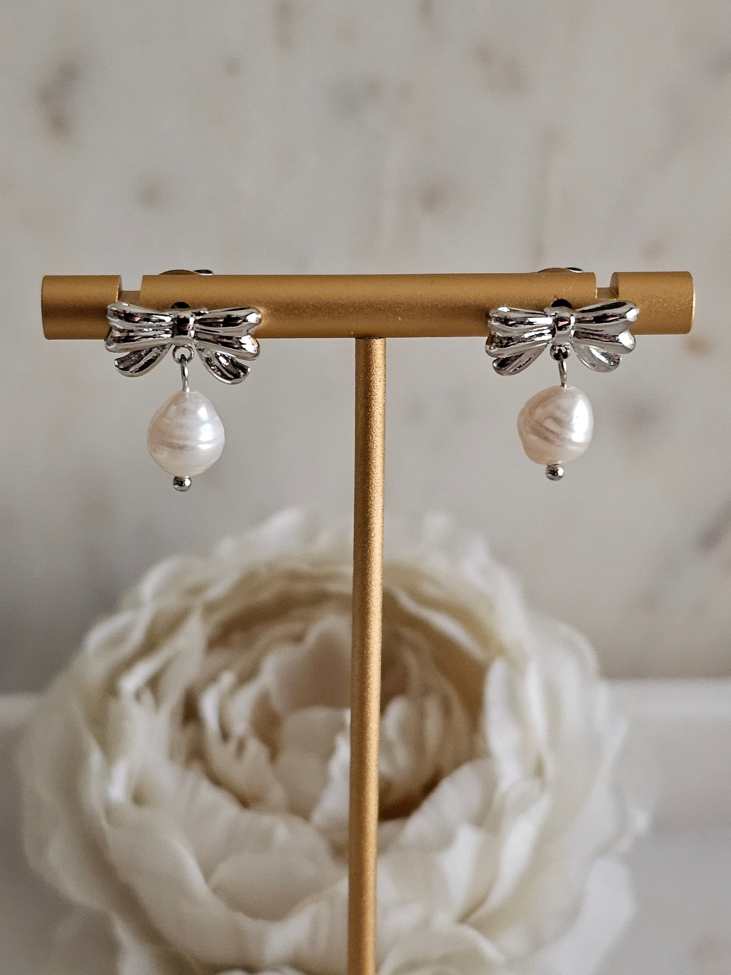 RAYAN BOW PEARL EARRINGS