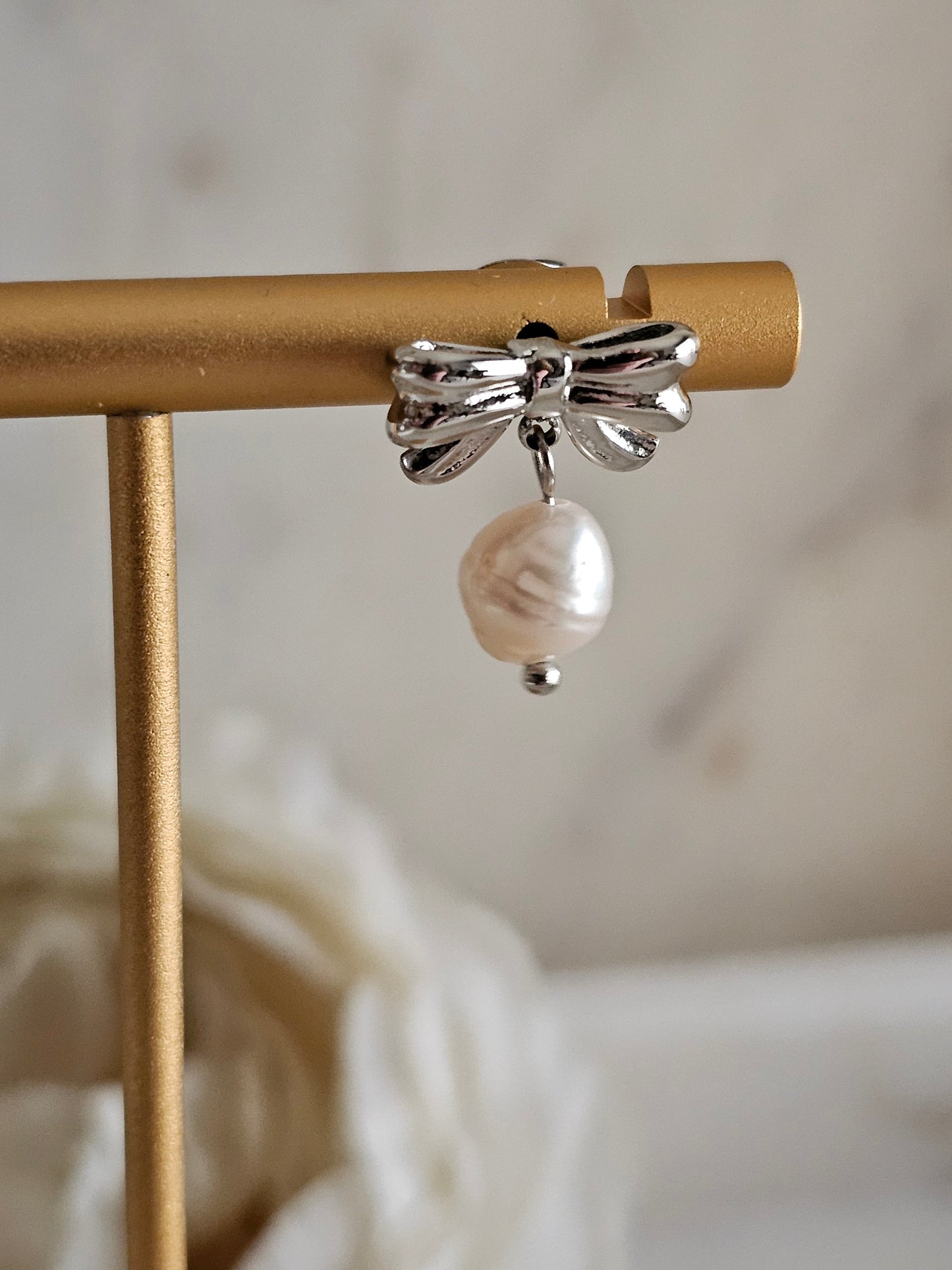 RAYAN BOW PEARL EARRINGS