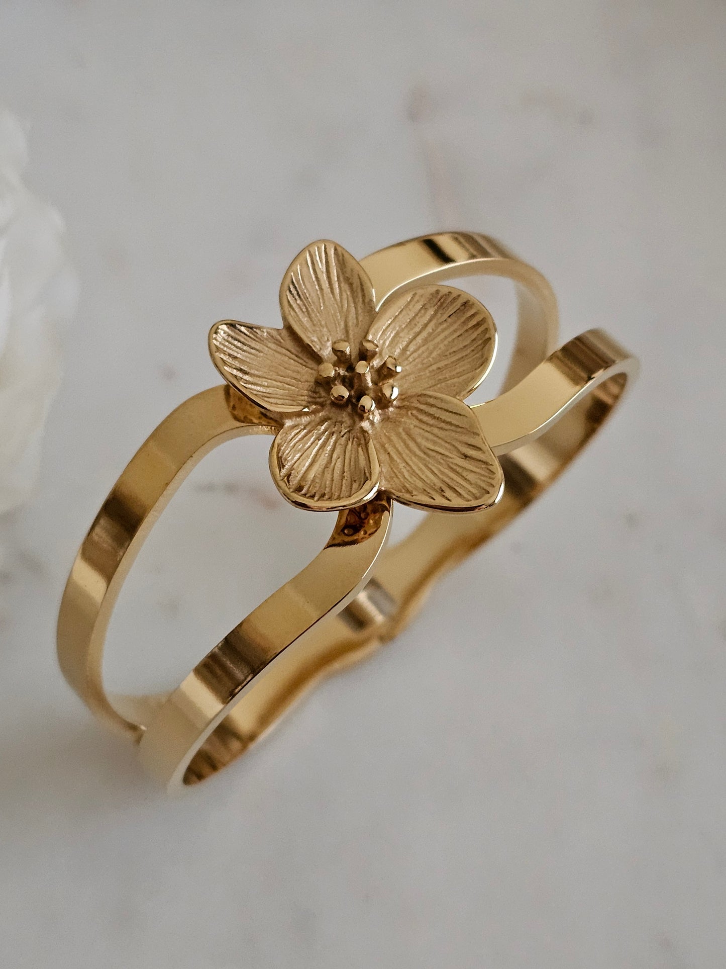 MELINA FLOWER BANGLE