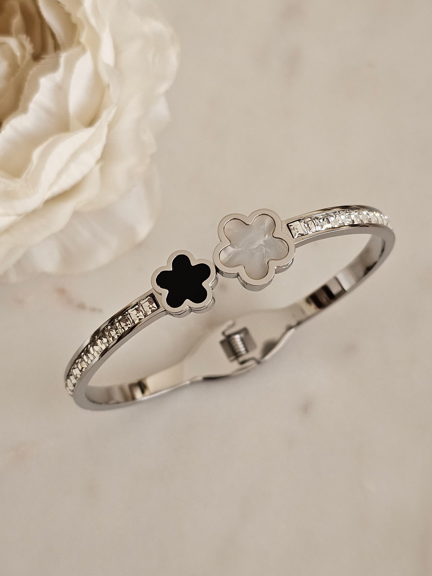 NURSEMA CLOVER BANGLE