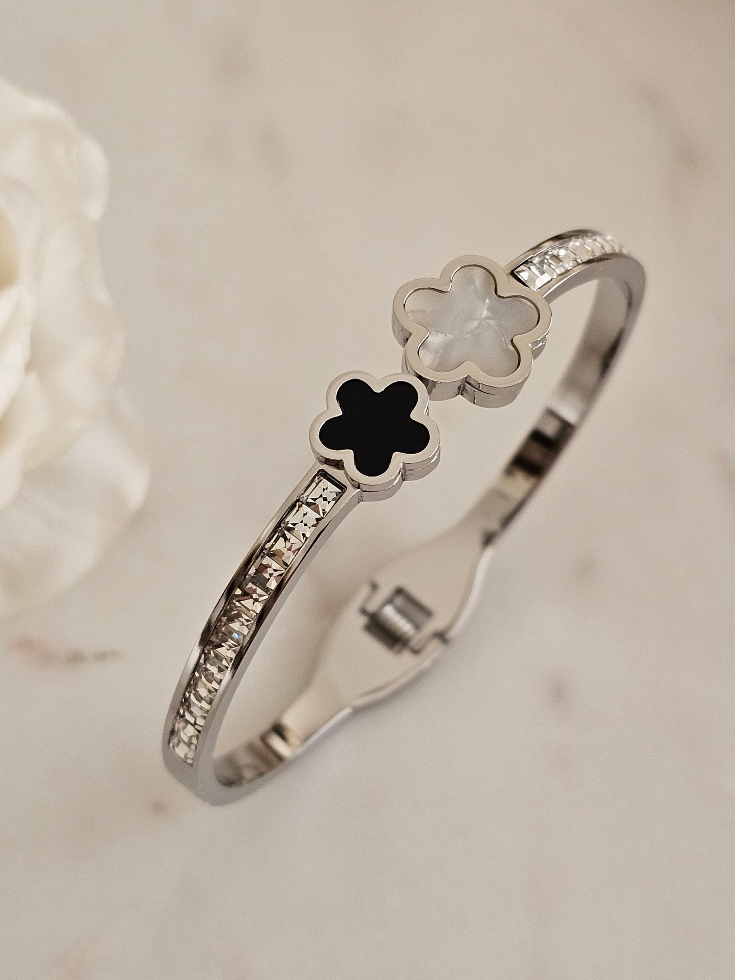 NURSEMA CLOVER BANGLE