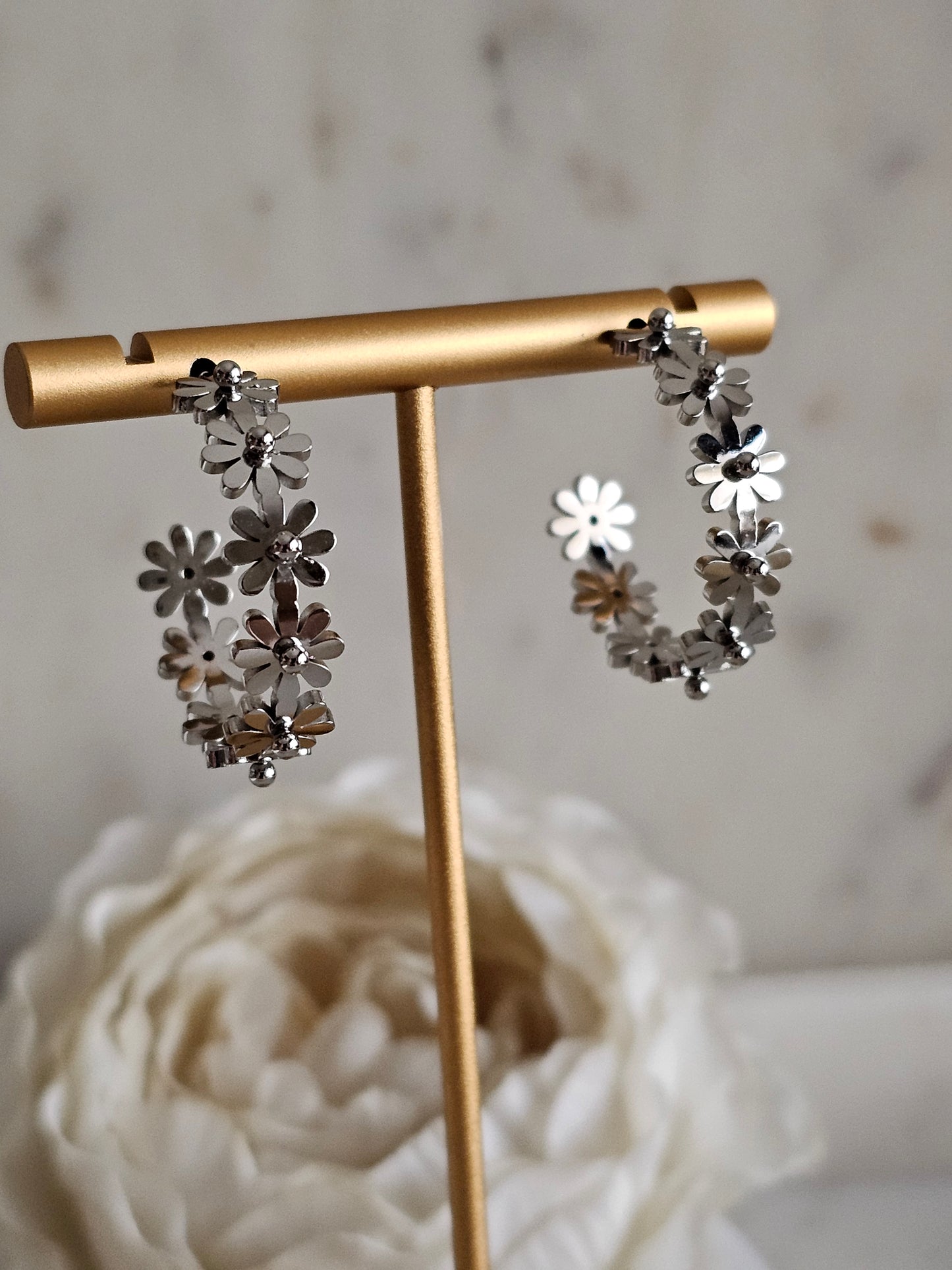 PELINA FLOWER HOOP EARRINGS