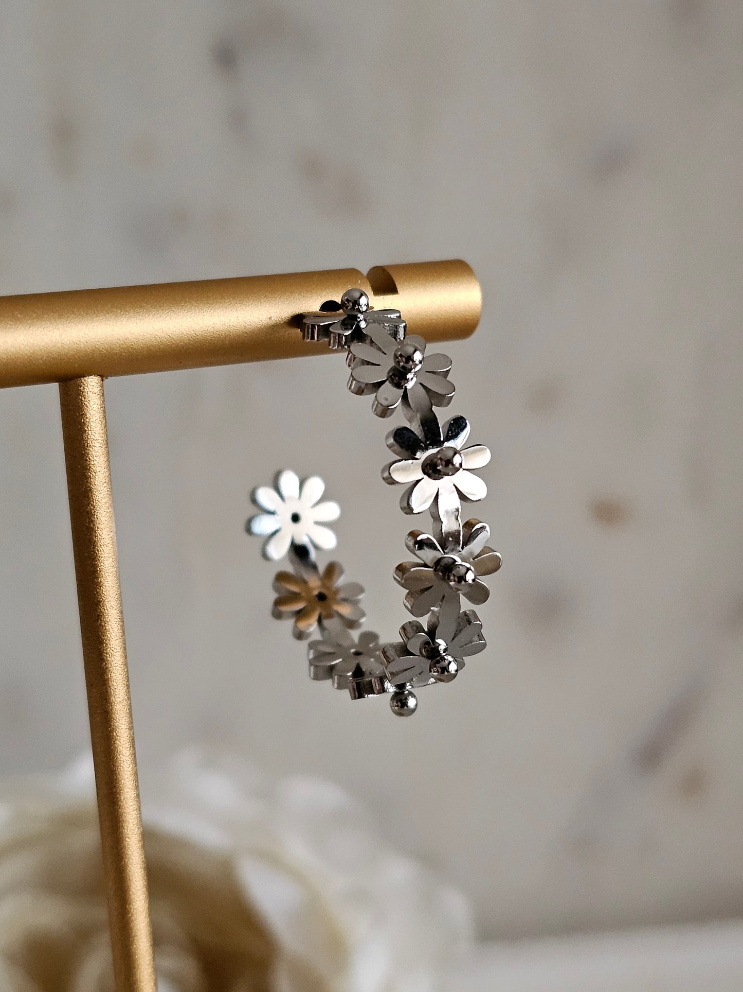 PELINA FLOWER HOOP EARRINGS