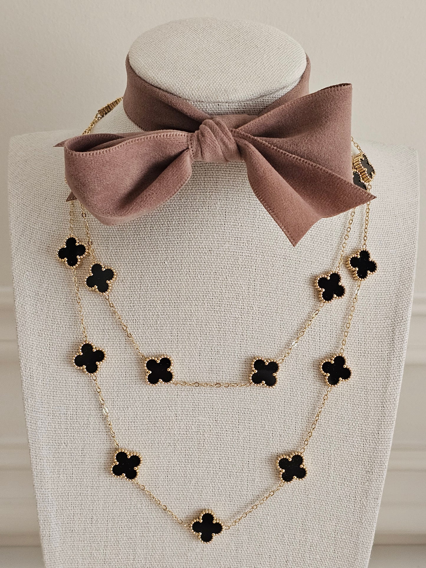 NYLA LONG CLOVER NECKLACE