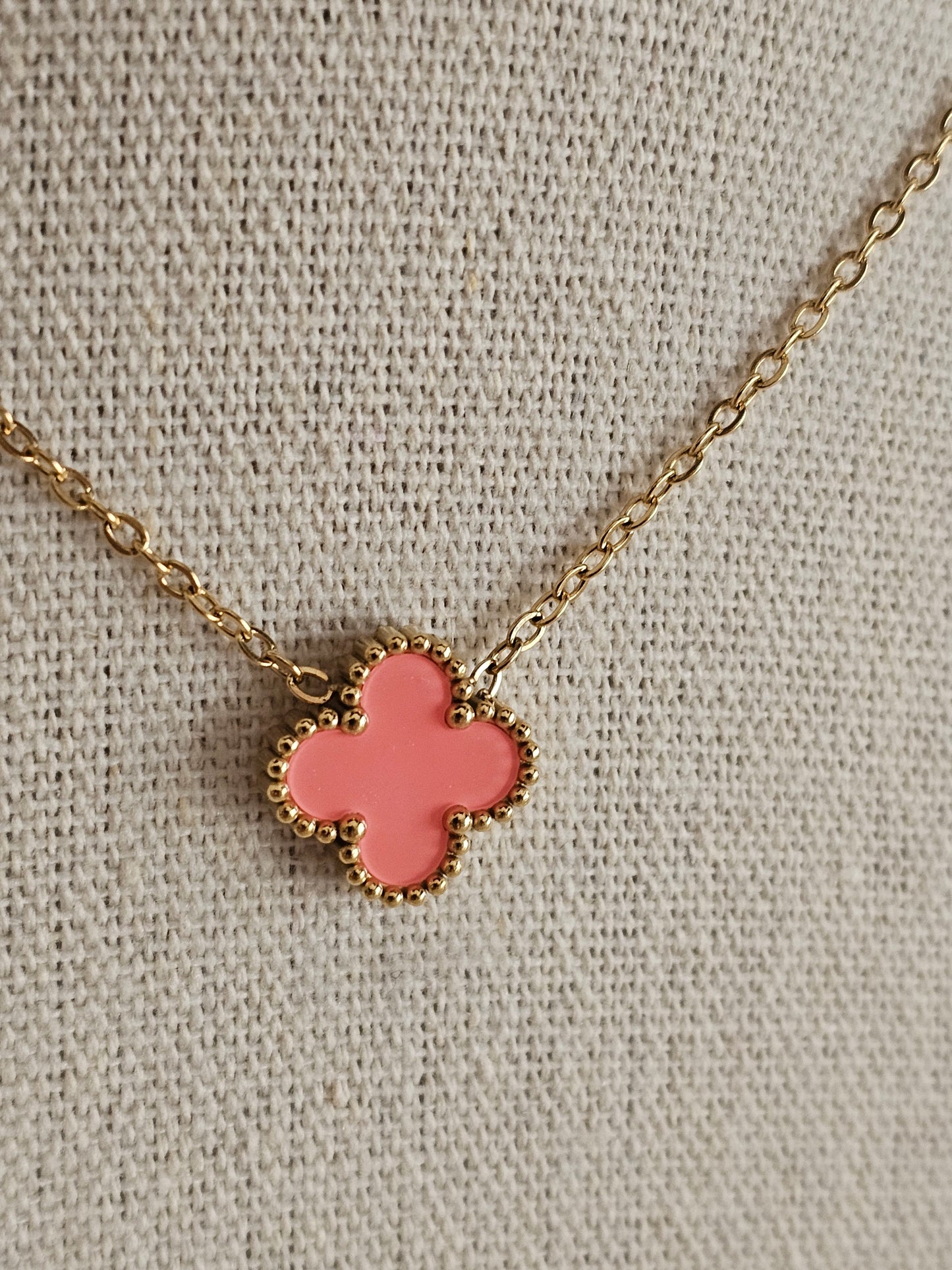 NYLA CLOVER PENDANT NECKLACE