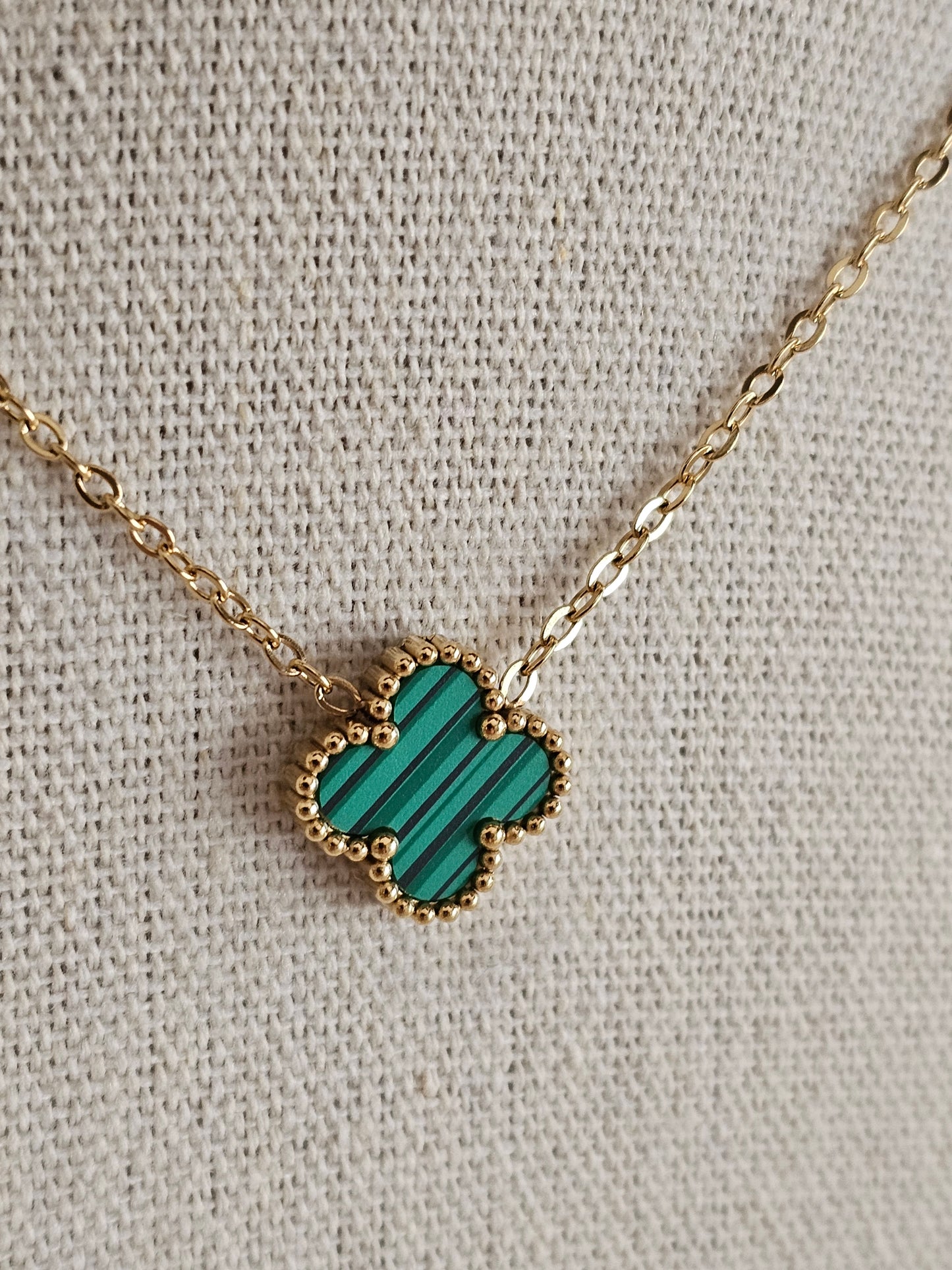 NYLA CLOVER PENDANT NECKLACE