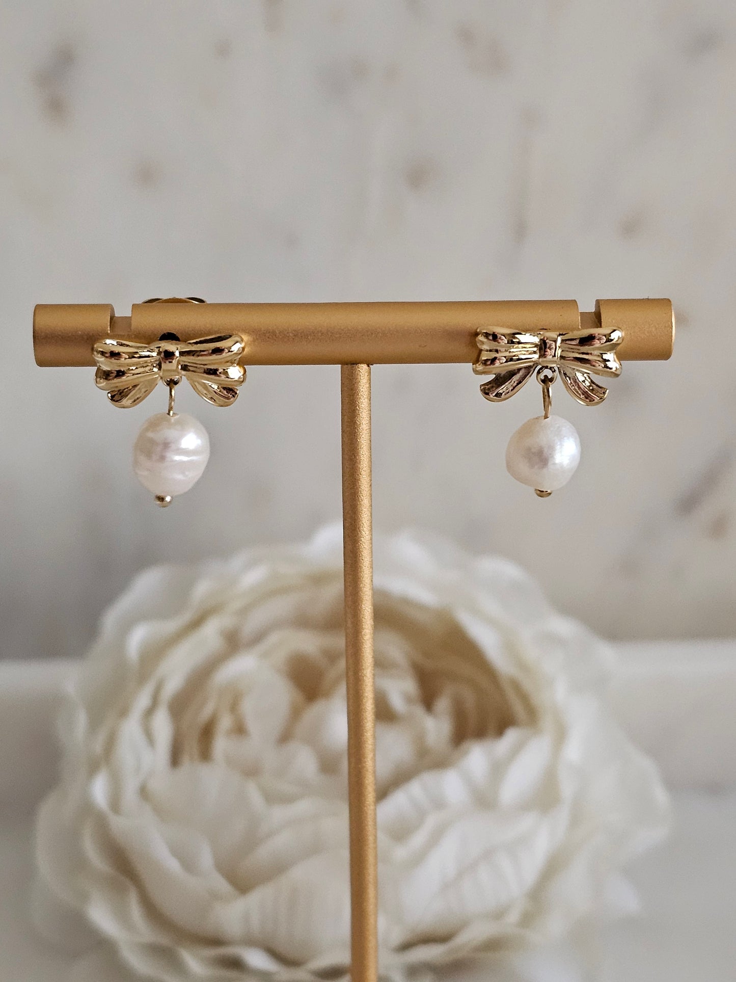 Gold plated stainless steel bow pearl earrings