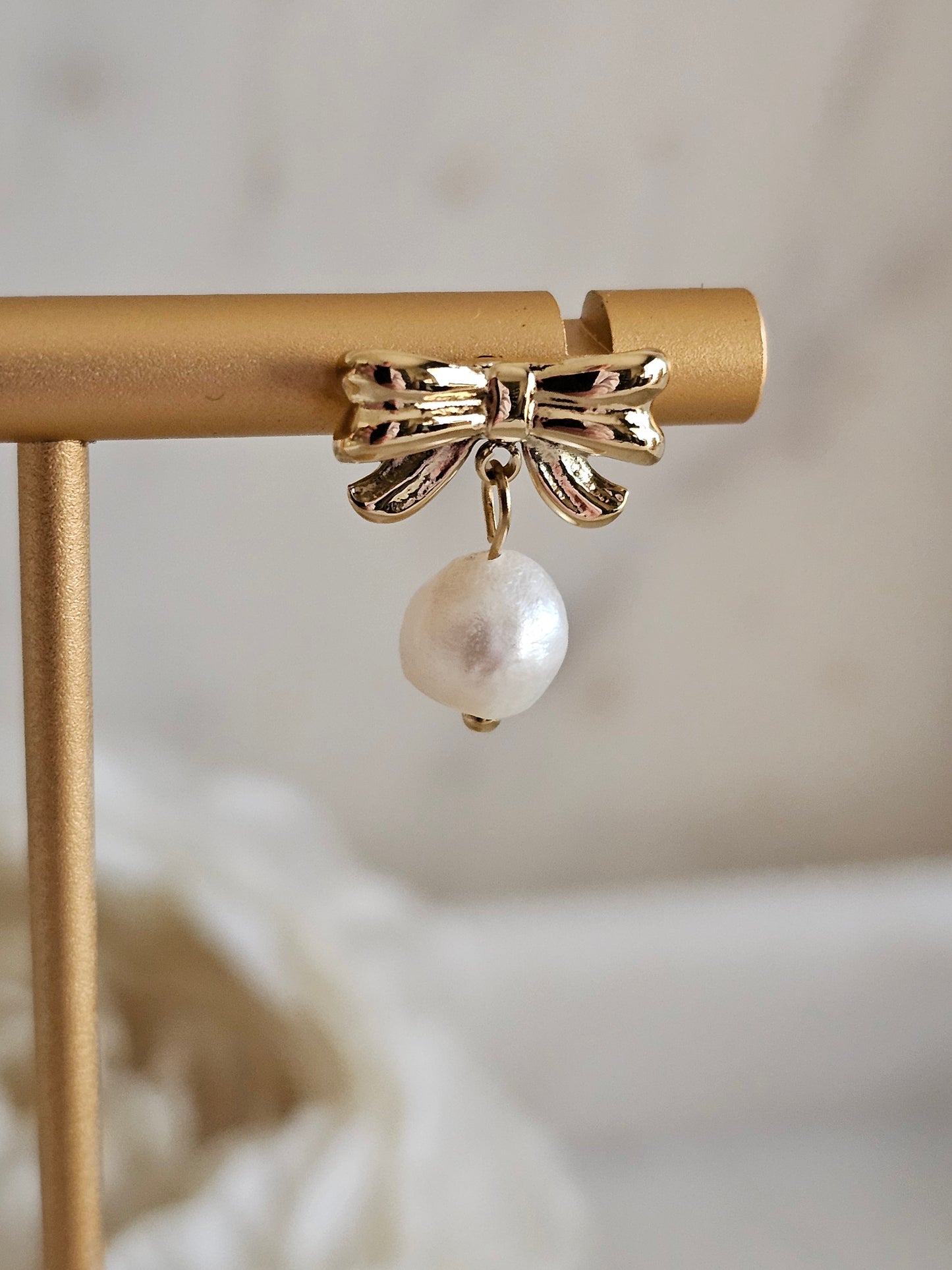 RAYAN BOW PEARL EARRINGS