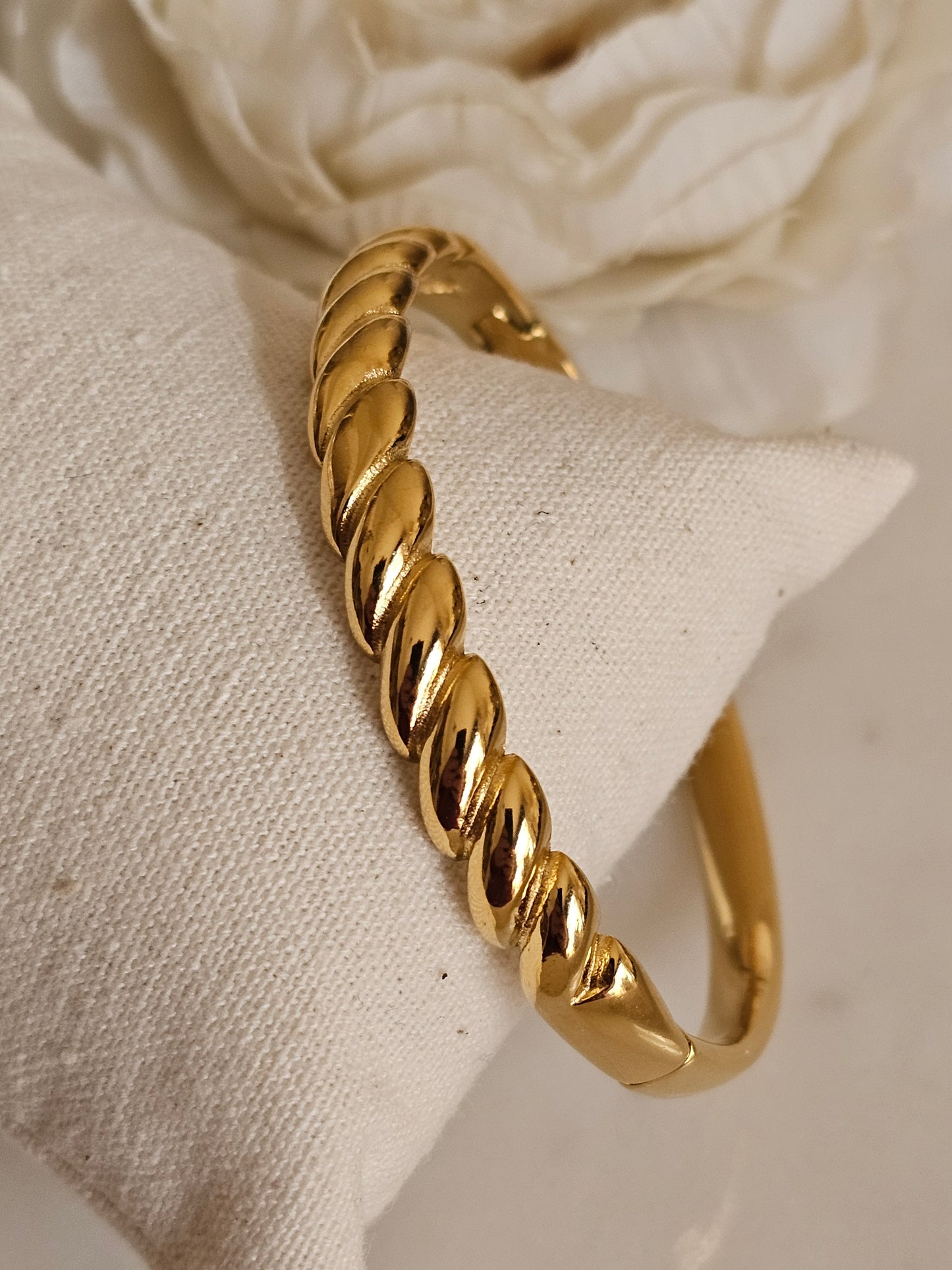 KALA TWIST BANGLE