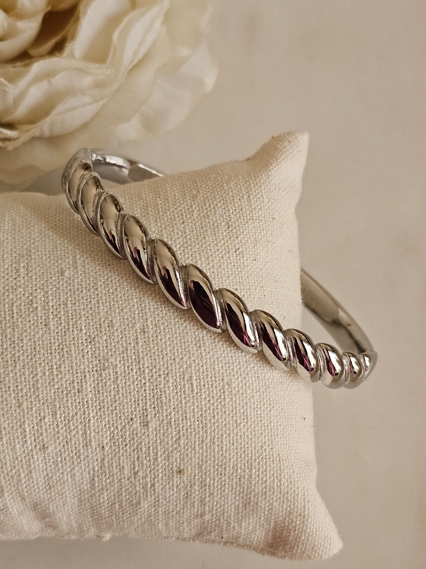 KALA TWIST BANGLE