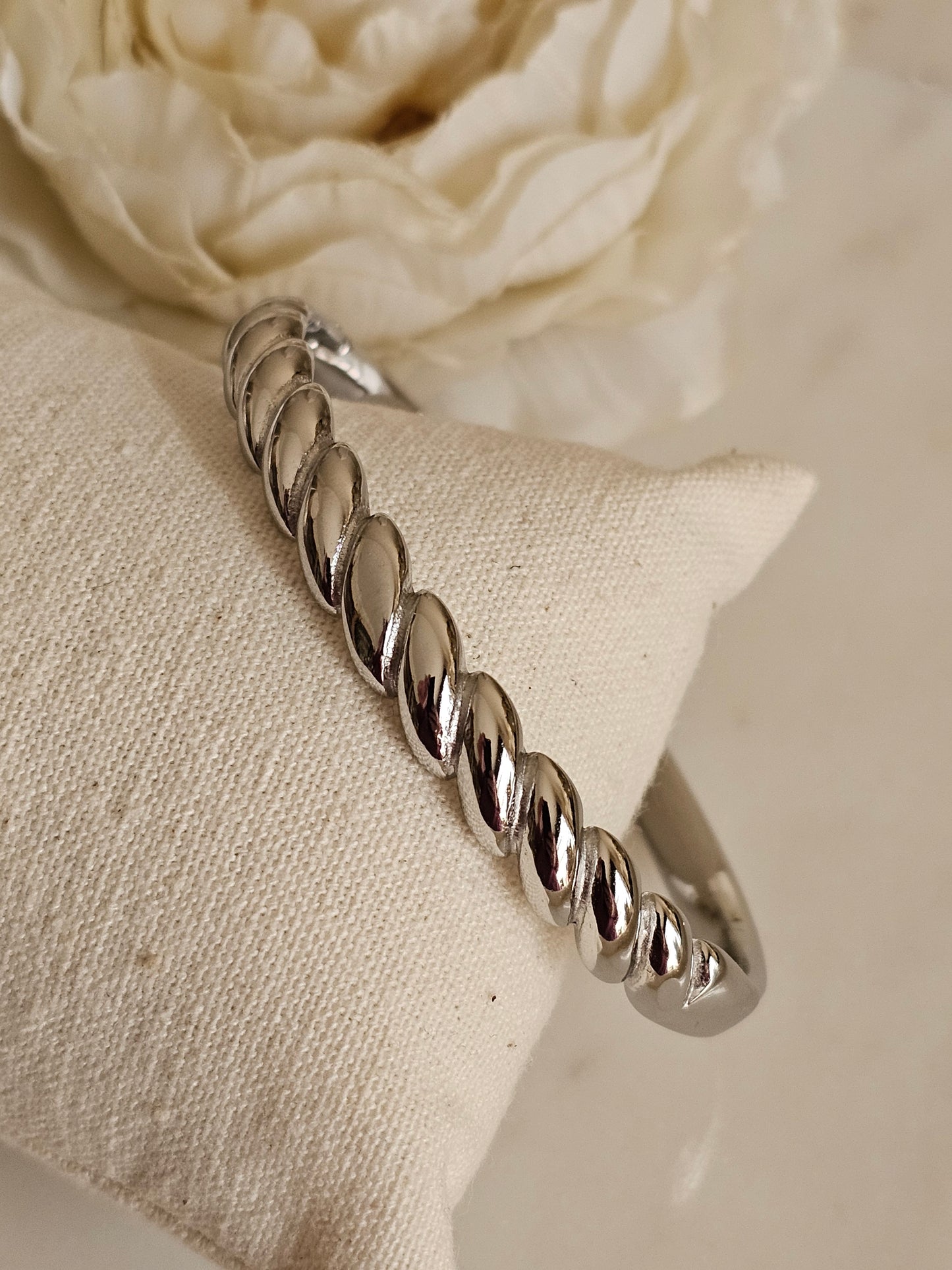 KALA TWIST BANGLE