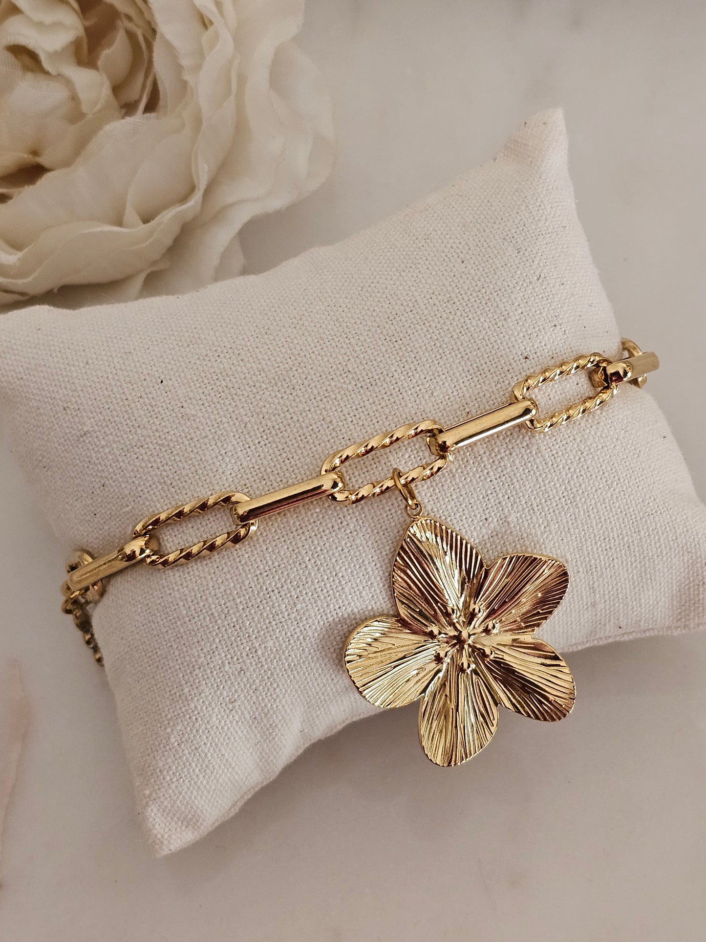 LARGE FLOWER CHARM