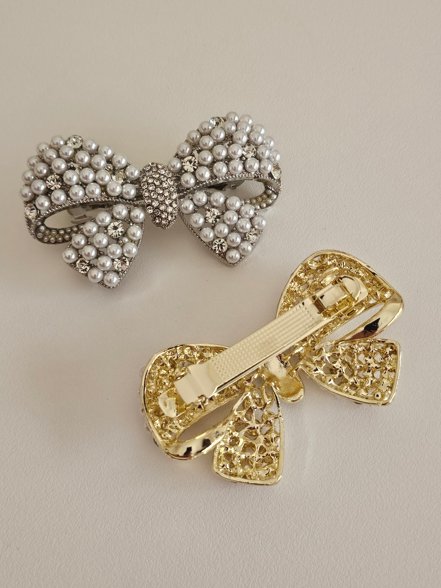 SMALL PEARLY BOW HAIR CLIP