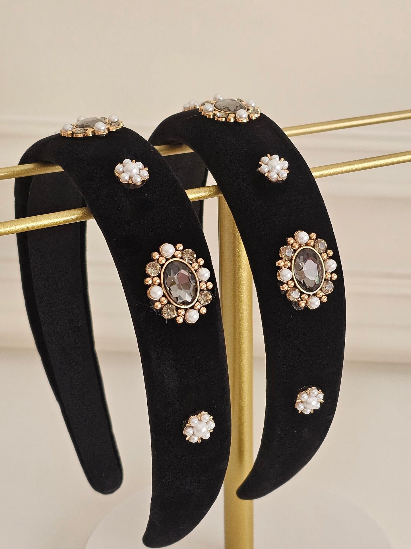 ELEGANT VELVET HEADBAND