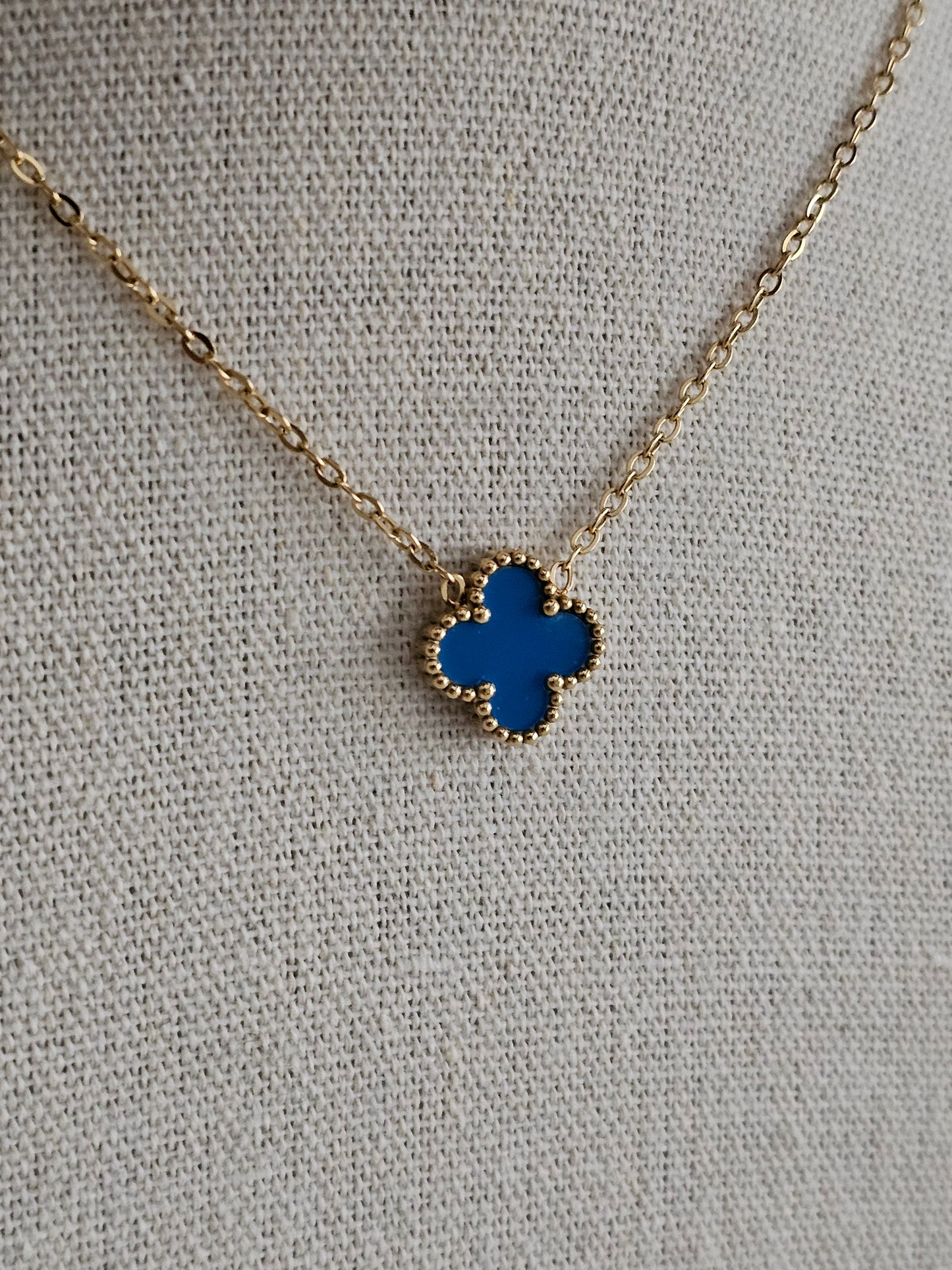 NYLA CLOVER PENDANT NECKLACE