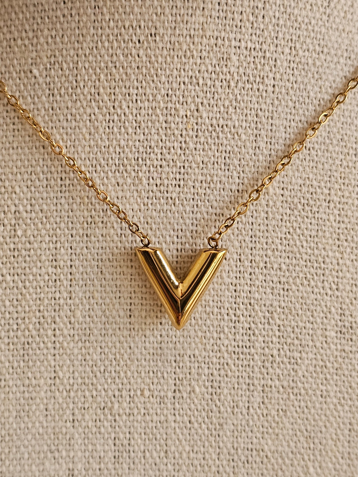 VELINA NECKLACE