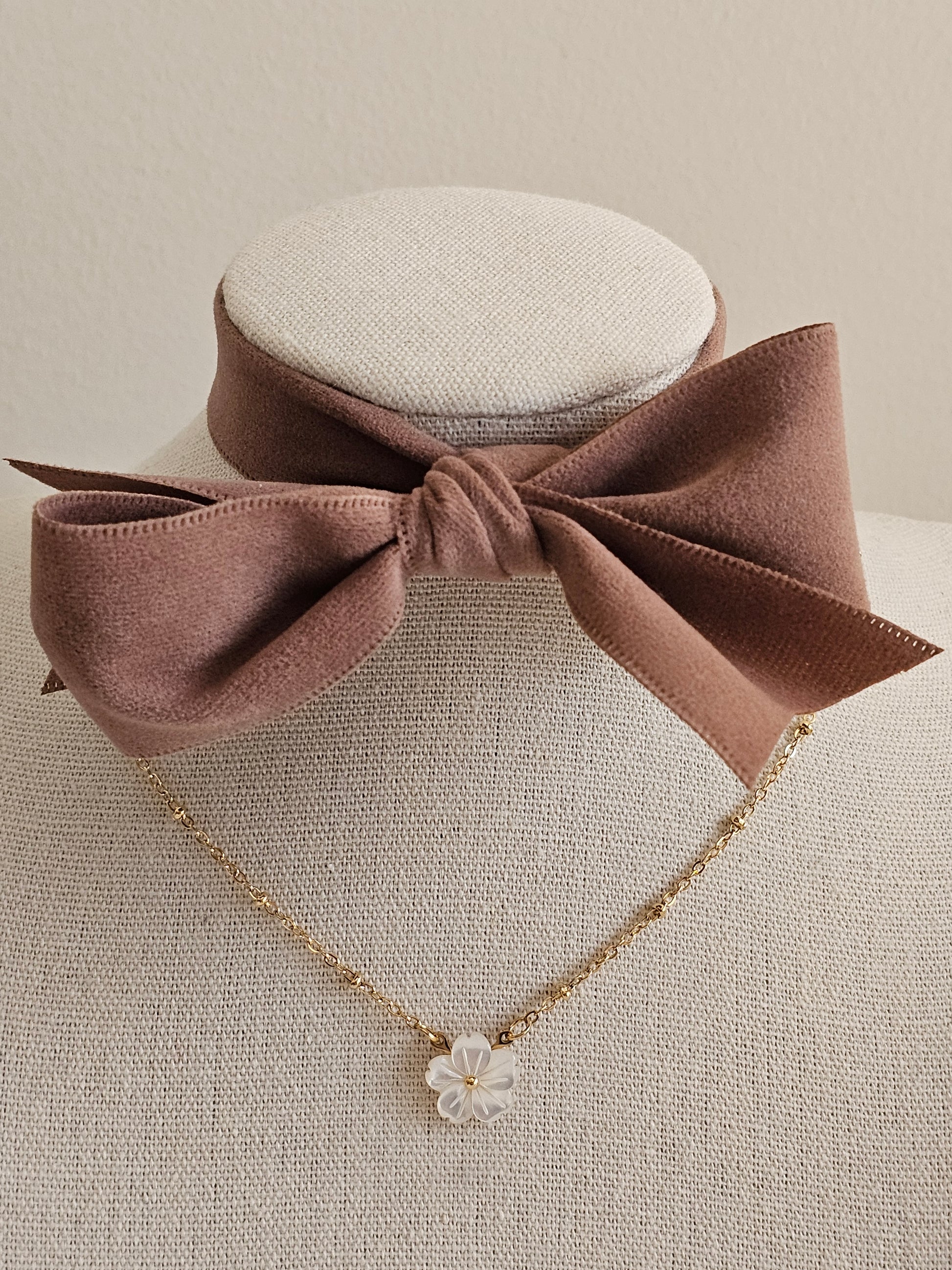 Gold plated white flower necklace