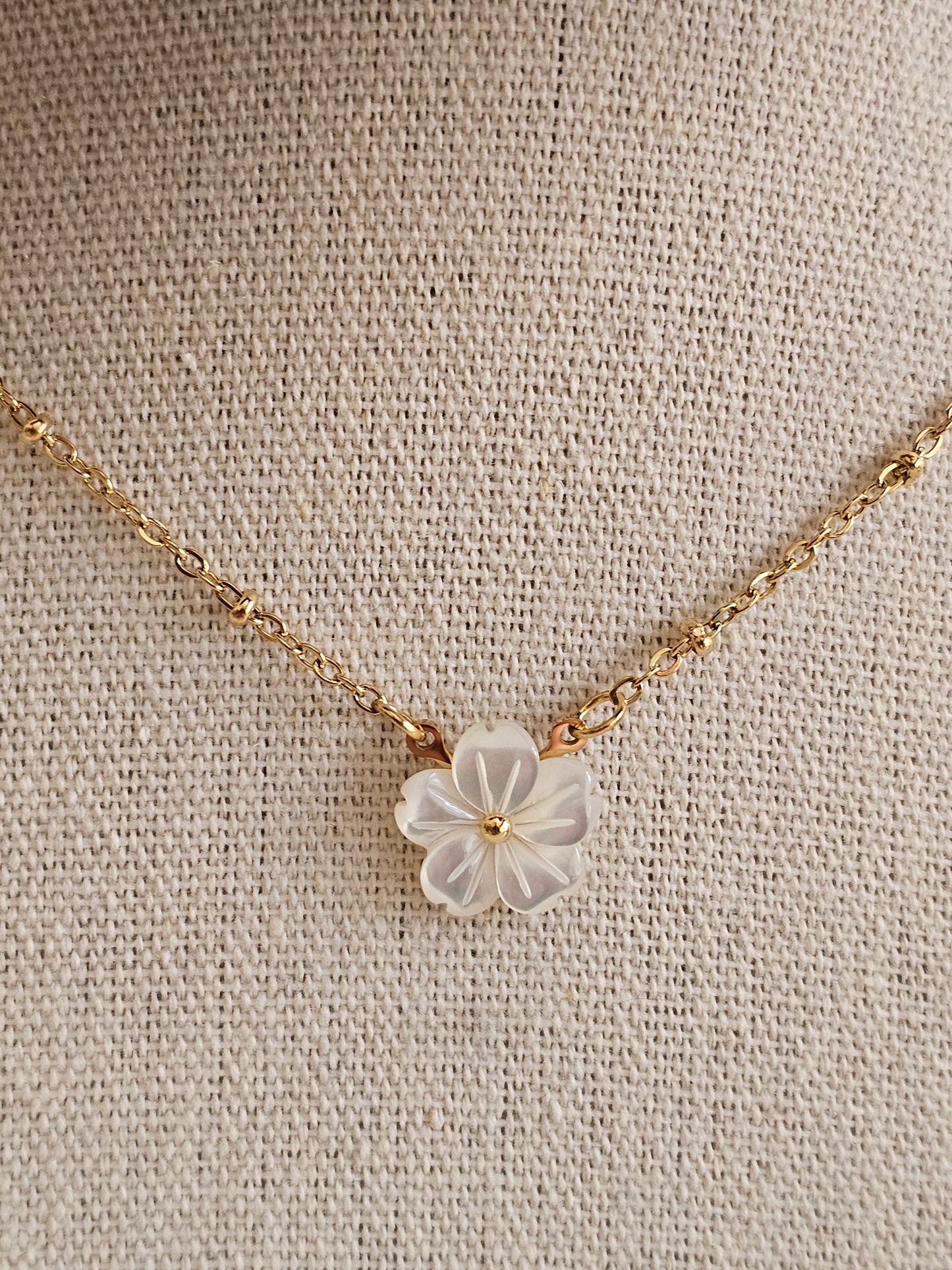 EYLEM FLOWER NECKLACE