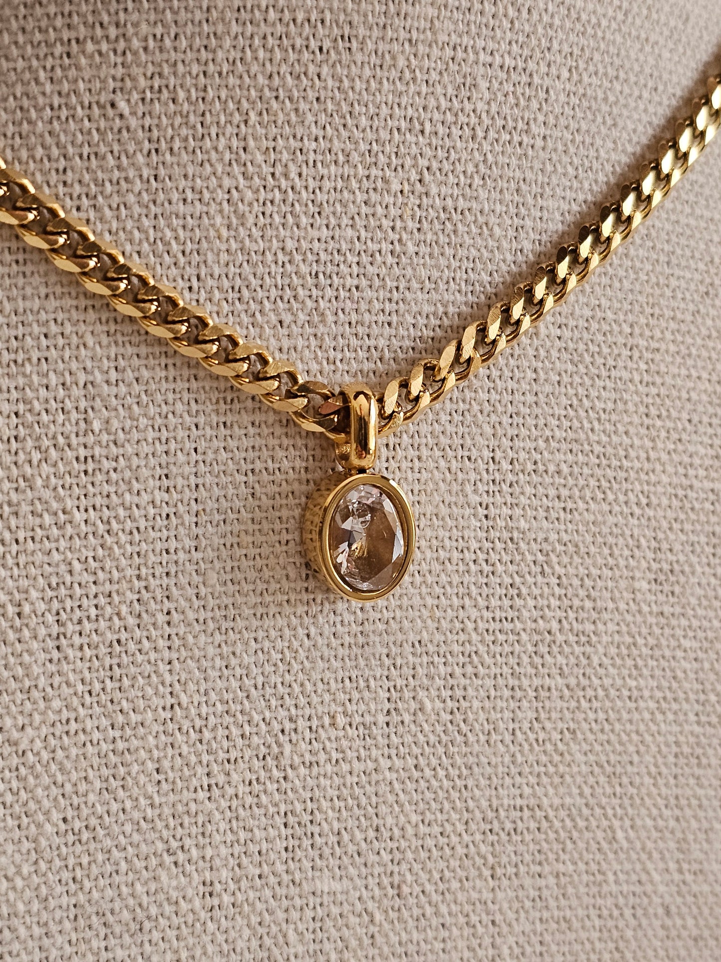 LEAH PENDANT NECKLACE