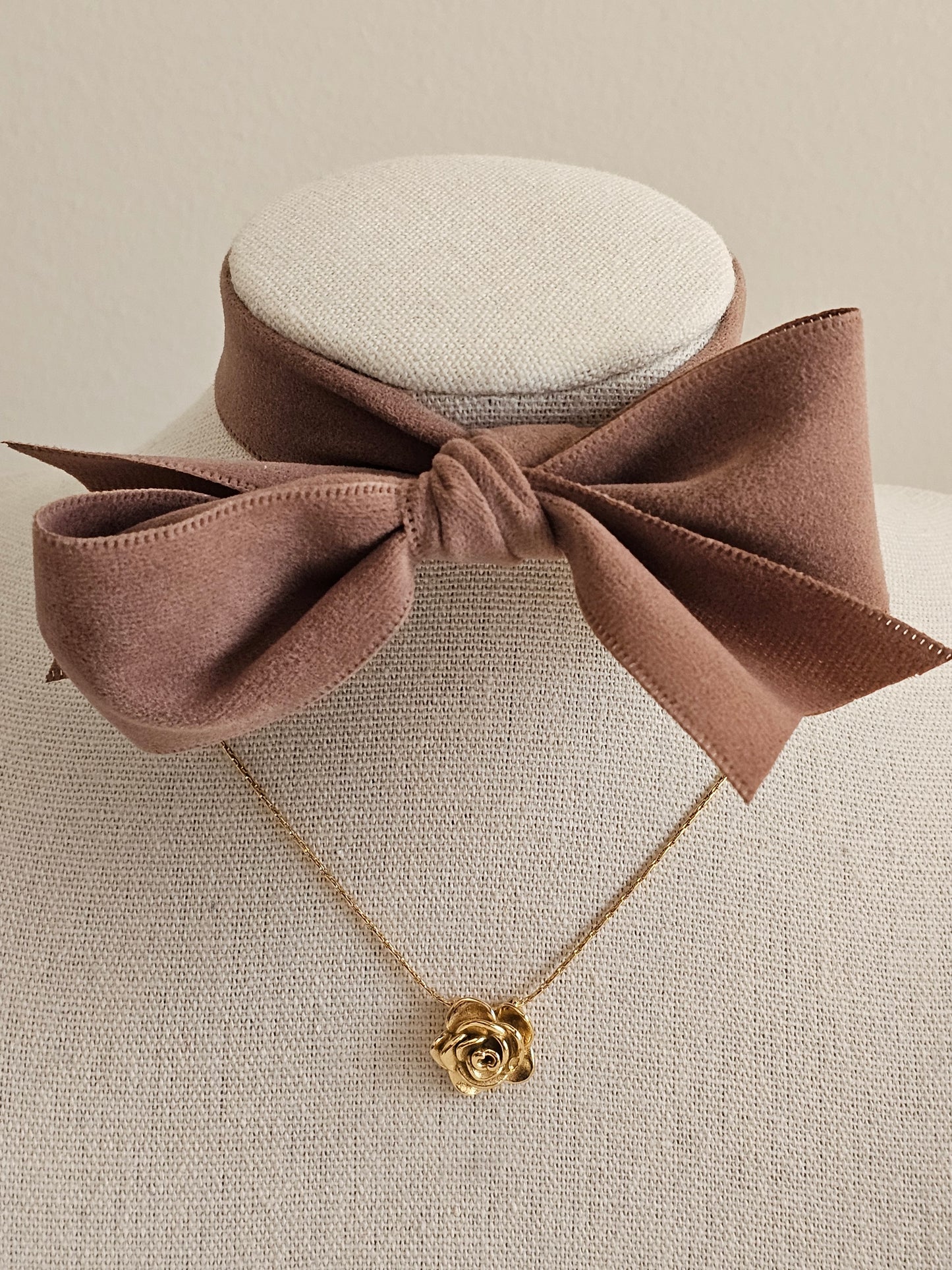 Gold plated flower necklace