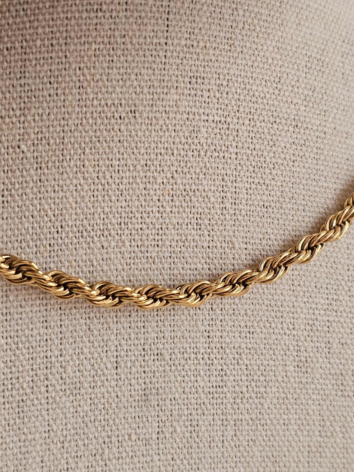 MISA TWIST CHAIN NECKLACE