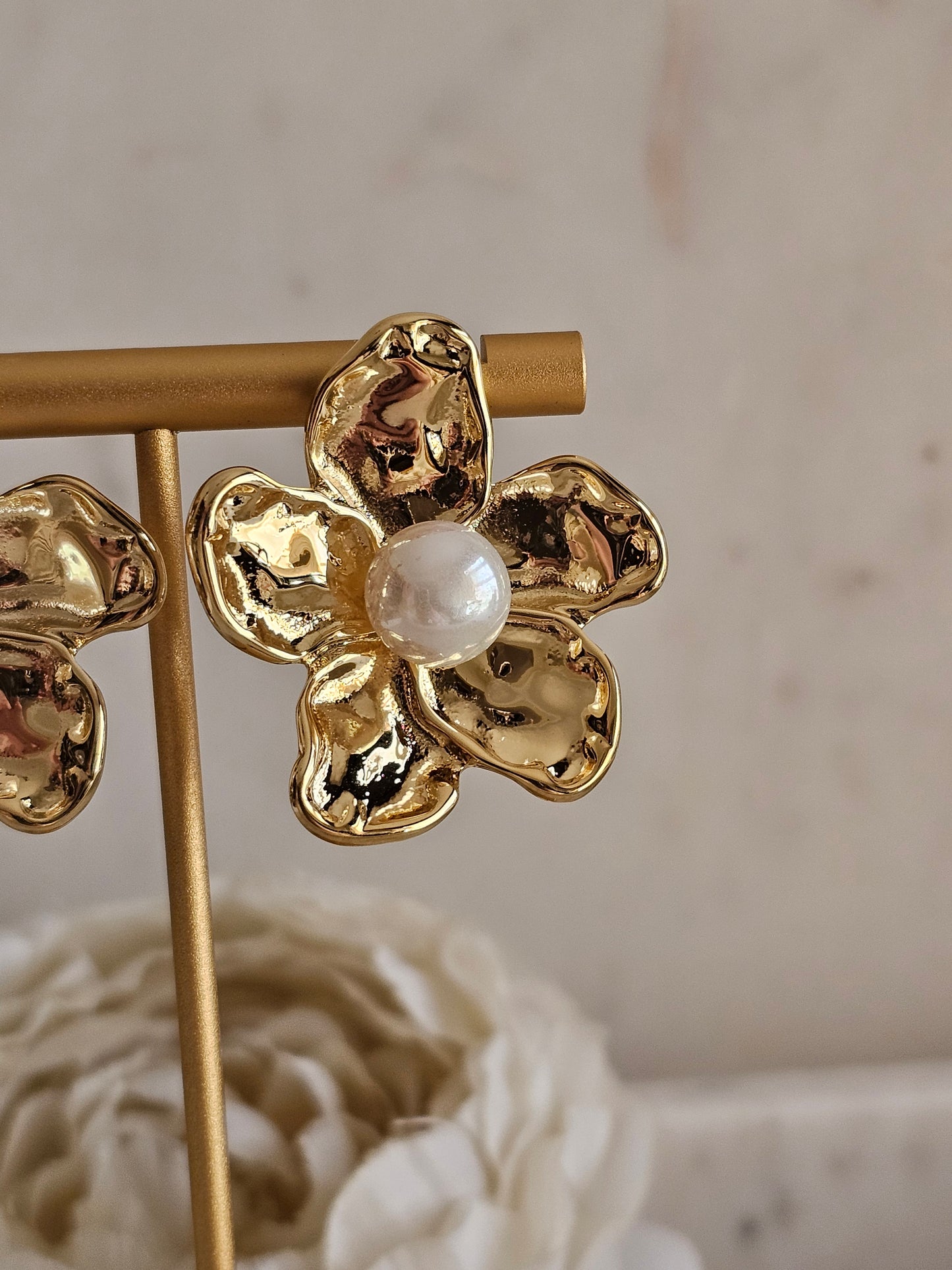 SERA FLOWER PEARL EARRINGS