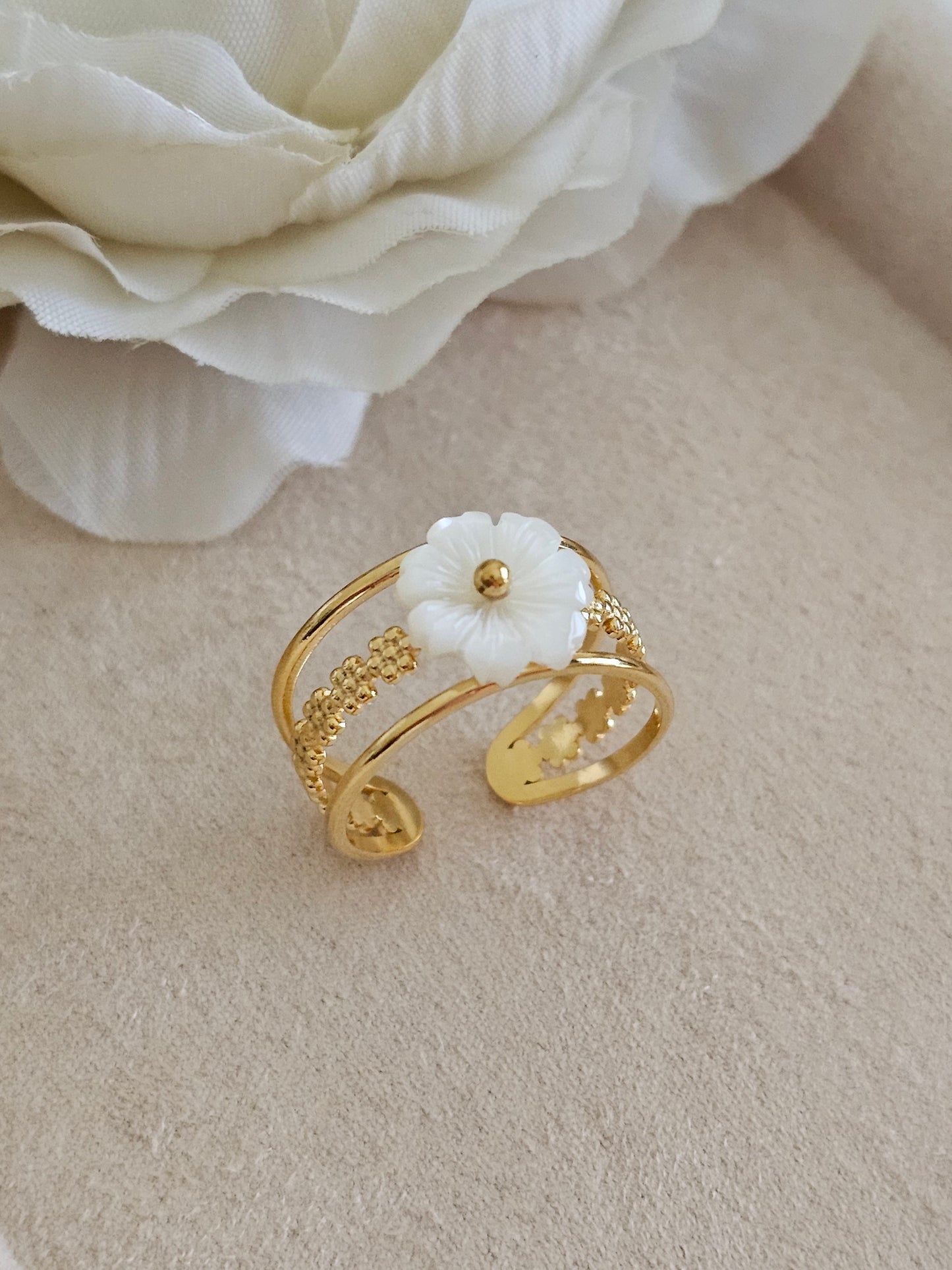 ANA FLOWER RING