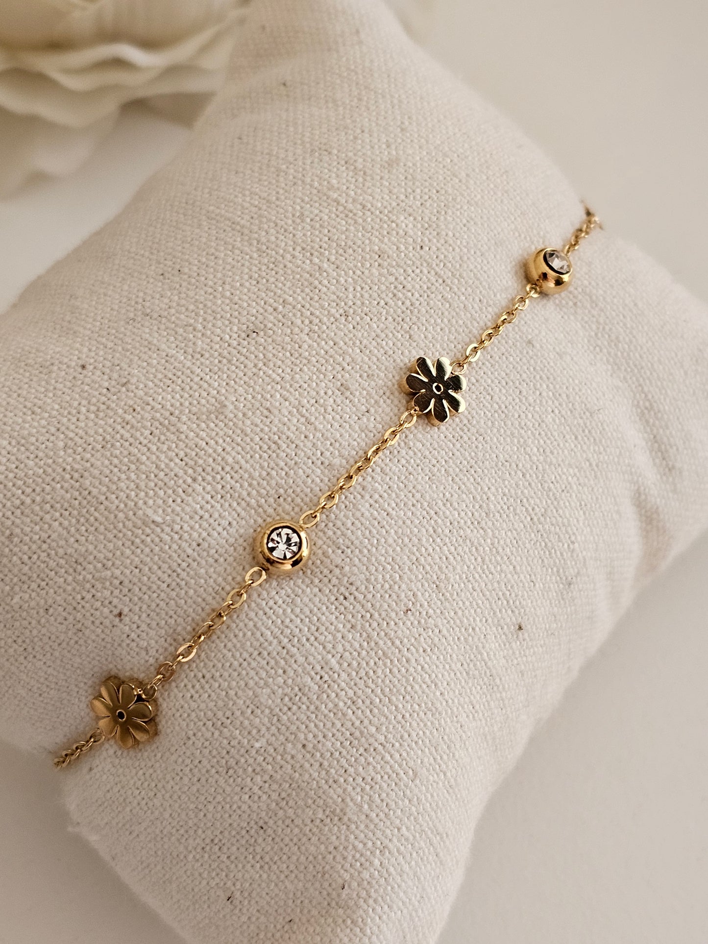 LADIA FLOWER BRACELET