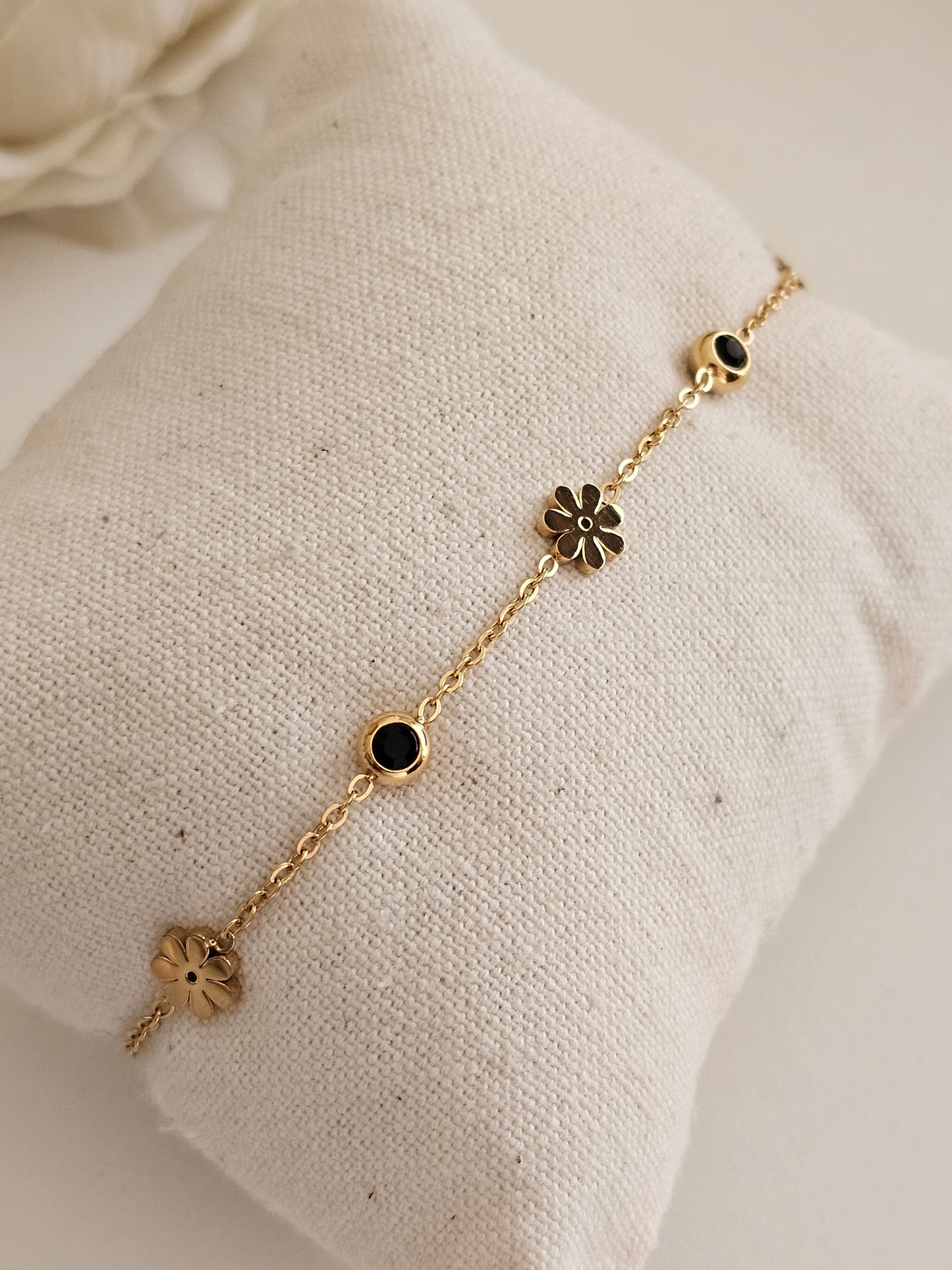 LADIA FLOWER BRACELET