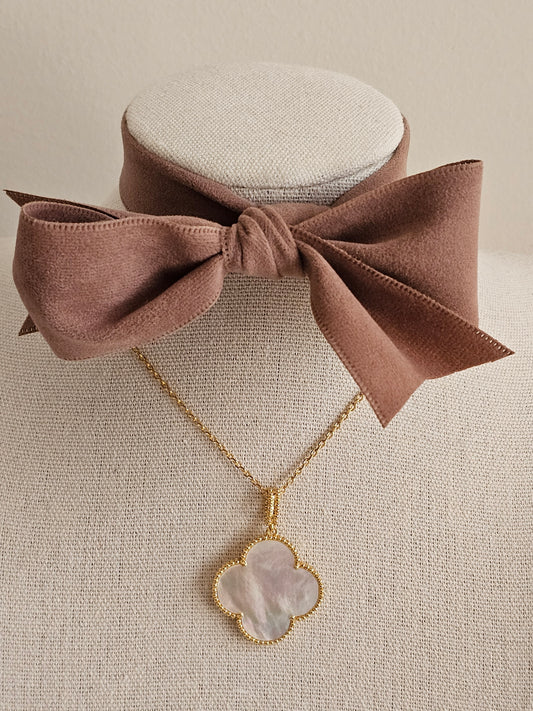 Large clover necklace