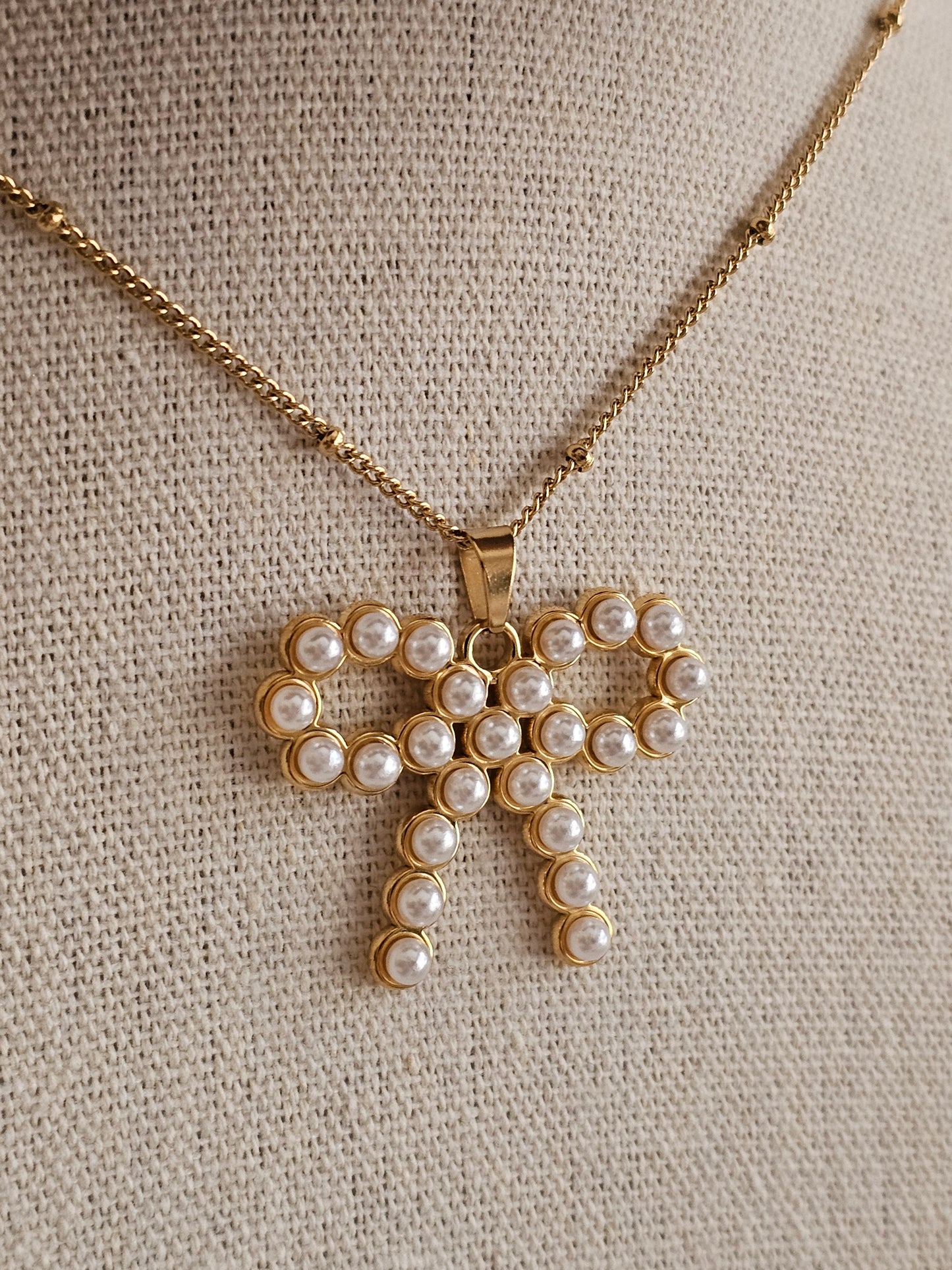 REYANA PEARL BOW NECKLACE