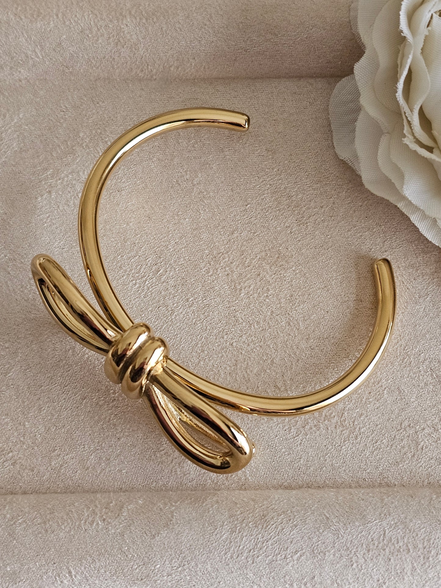 JAZ BOW CUFF BANGLE