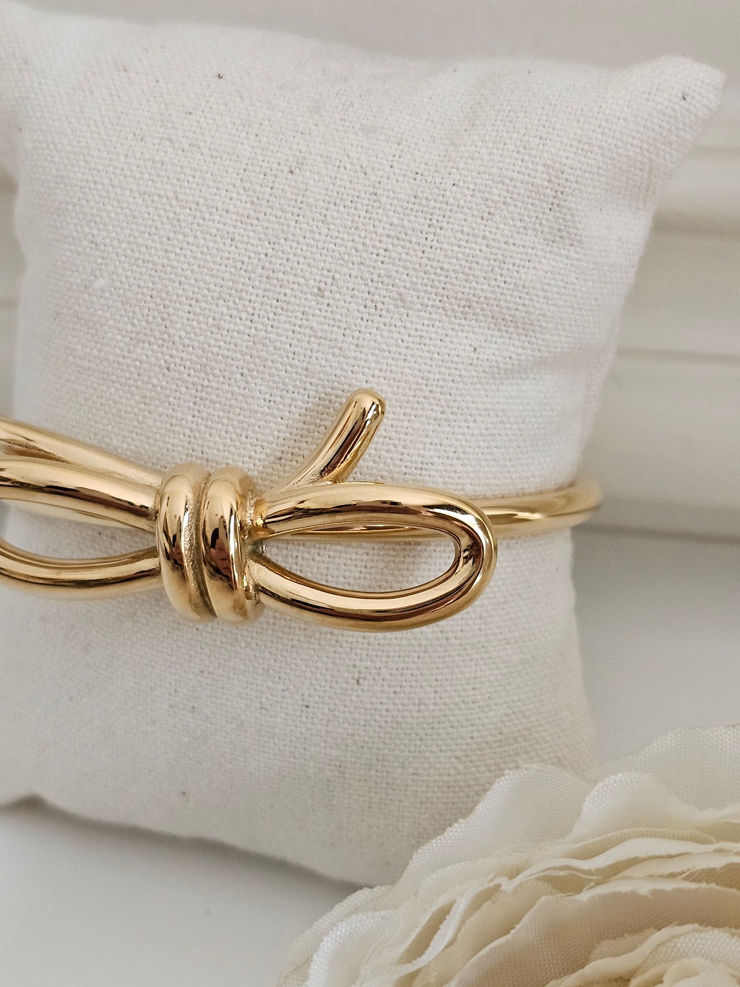 JAZ BOW CUFF BANGLE