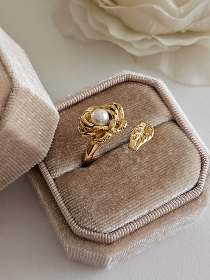 NILDA VINTAGE PEARL FLOWER RING
