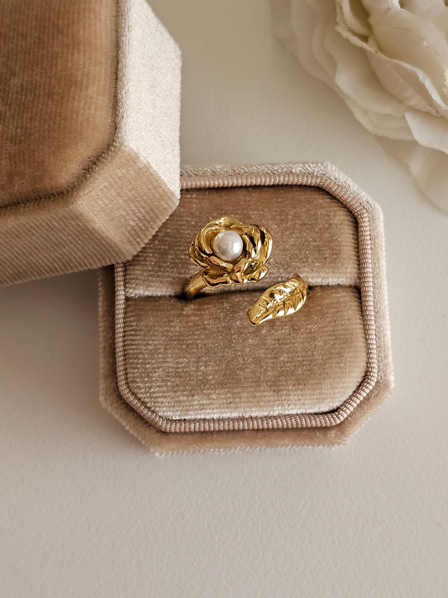 NILDA VINTAGE PEARL FLOWER RING