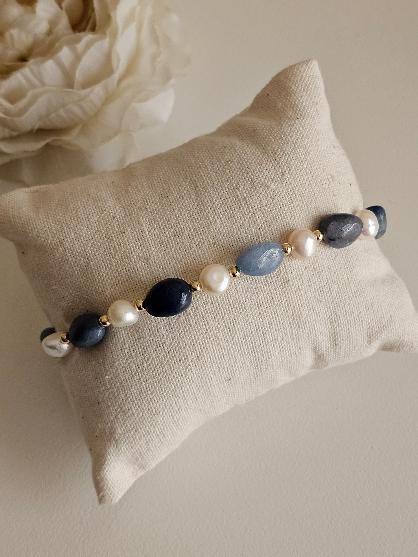 Blue natural stone and pearl bracelet