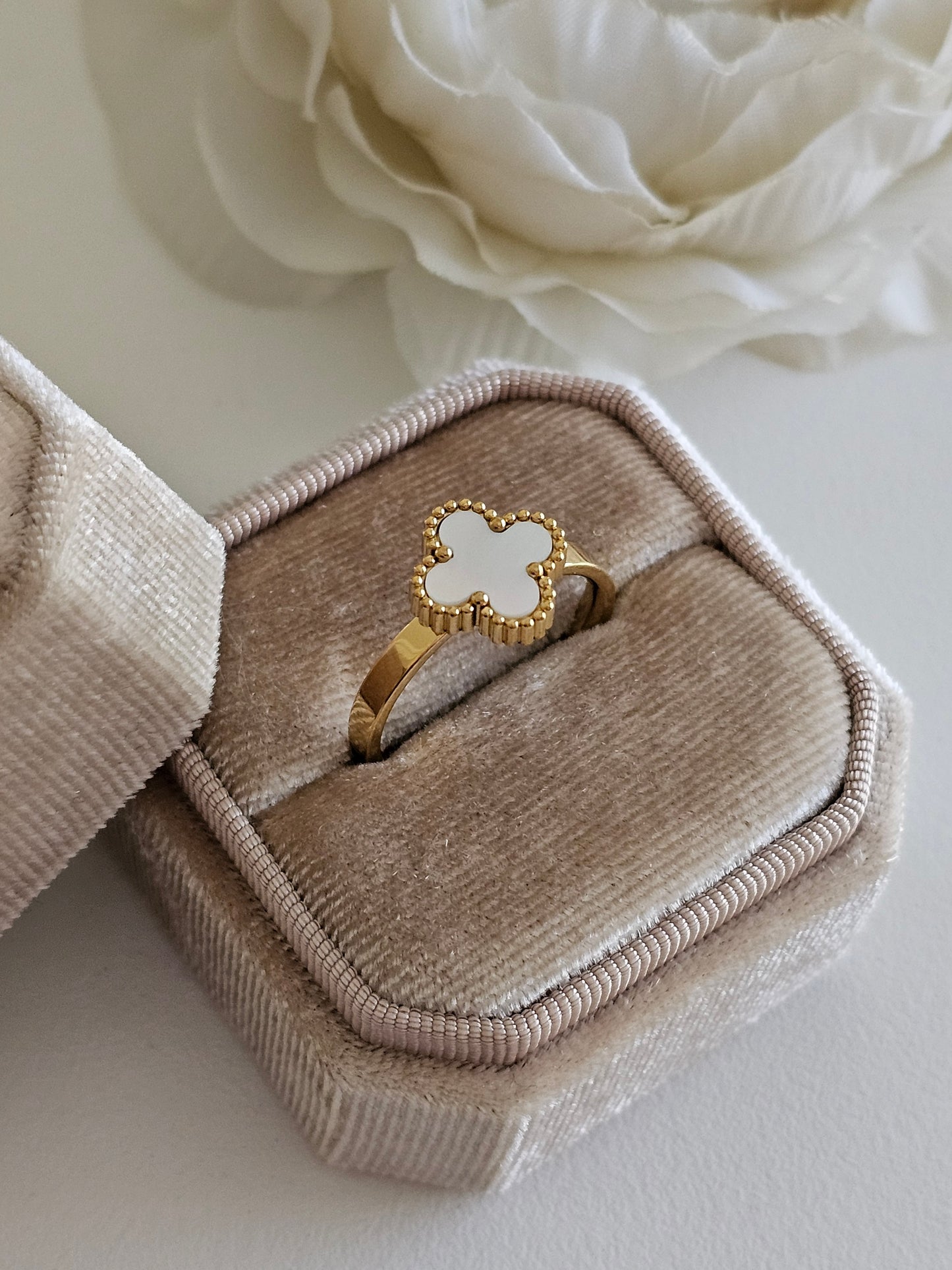 NYLA CLOVER RING