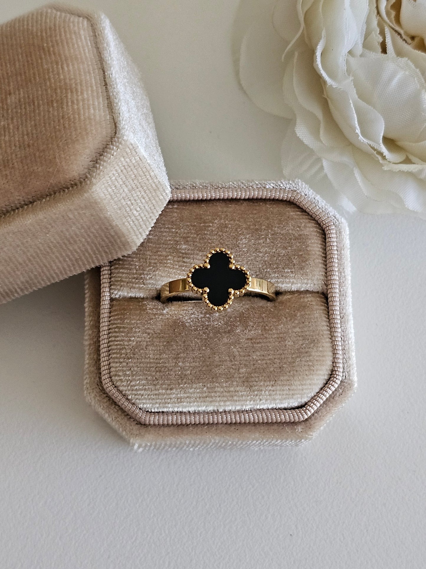 NYLA CLOVER RING