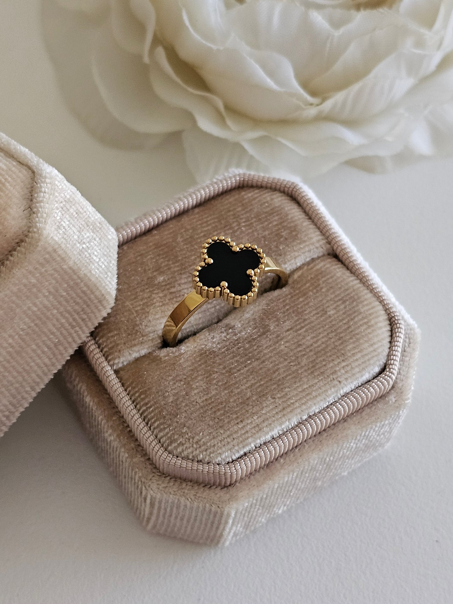 NYLA CLOVER RING