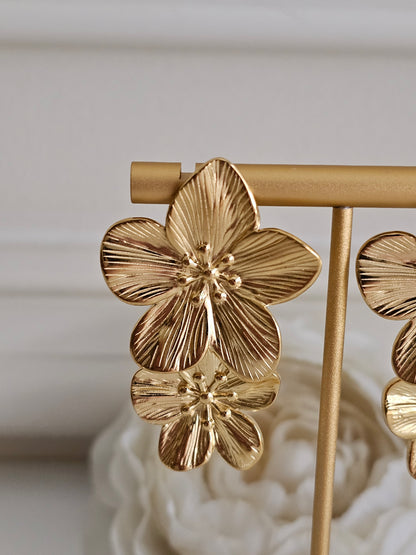 MELINA FLOWER STATEMENT EARRINGS