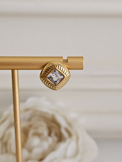 KARA SMALL BUTTON EARRINGS