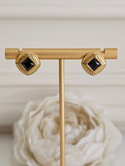 KARA SMALL BUTTON EARRINGS