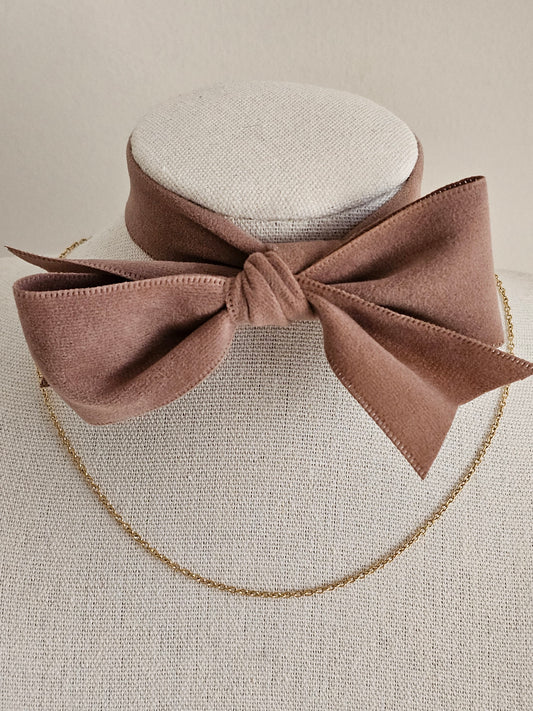 Simple gold necklace