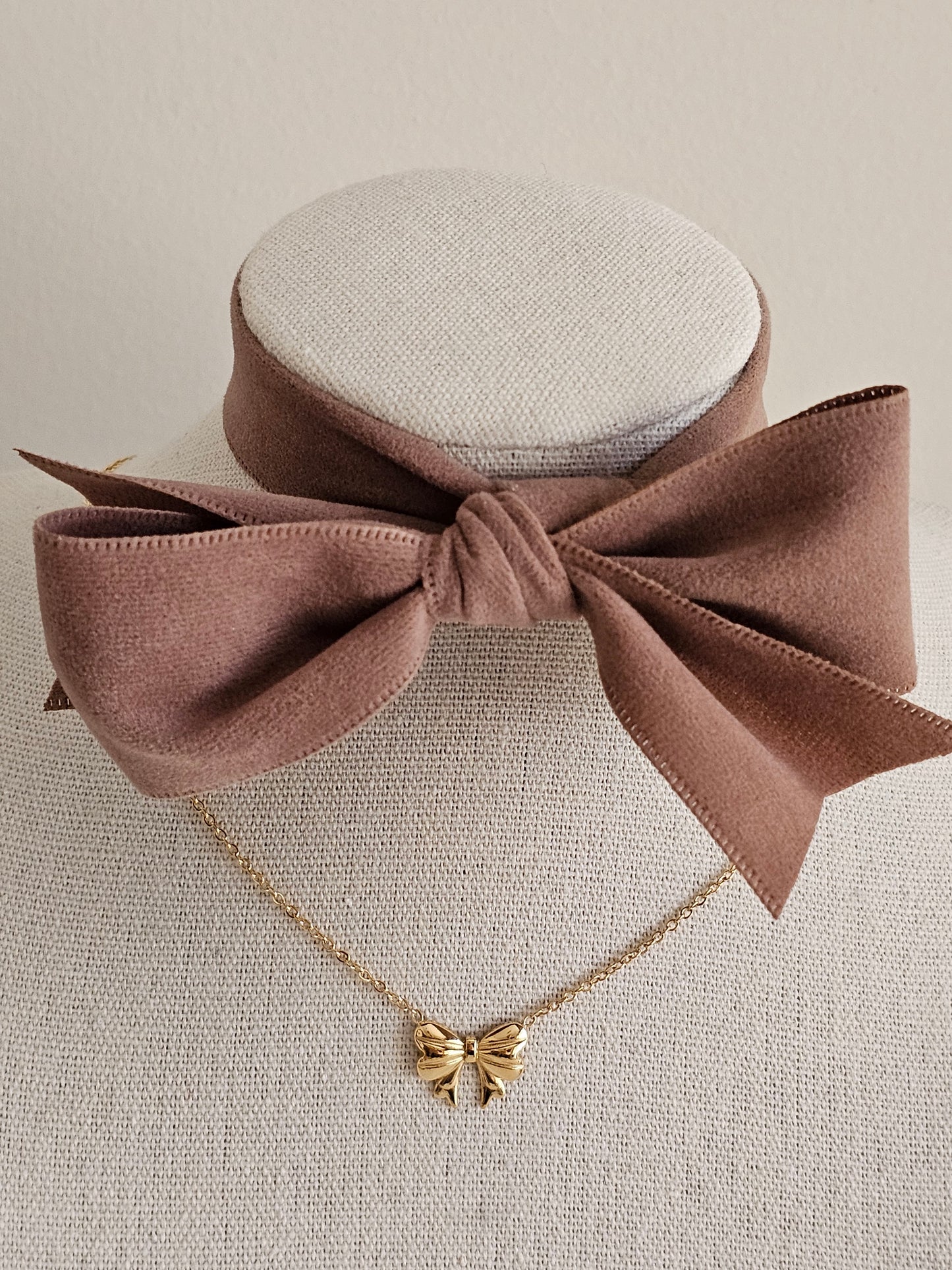 GOLD BOW NECKLACE